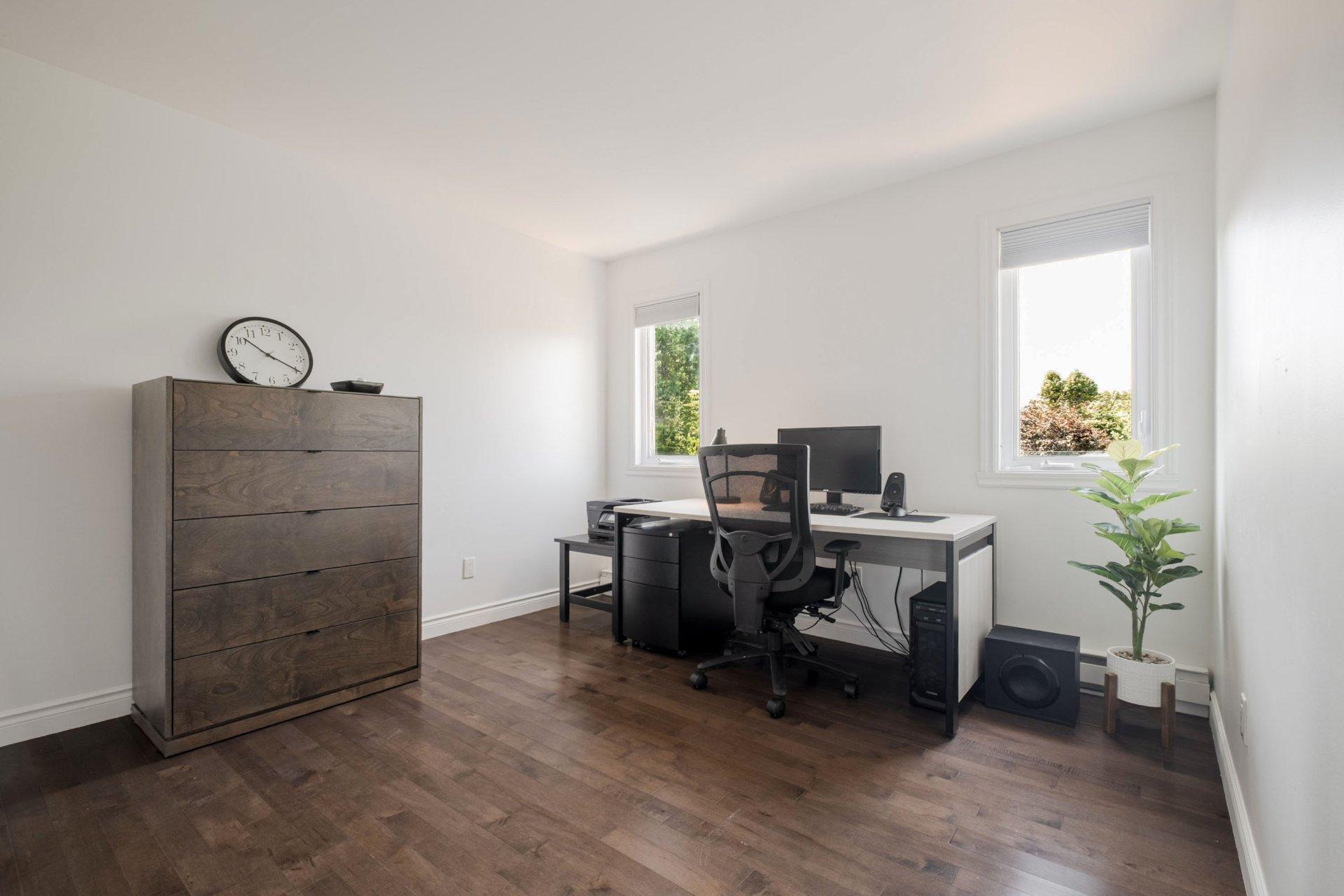 









2216


Rue Prospect

,
Sherbrooke (Les Nations),




QC
J1L1A2

