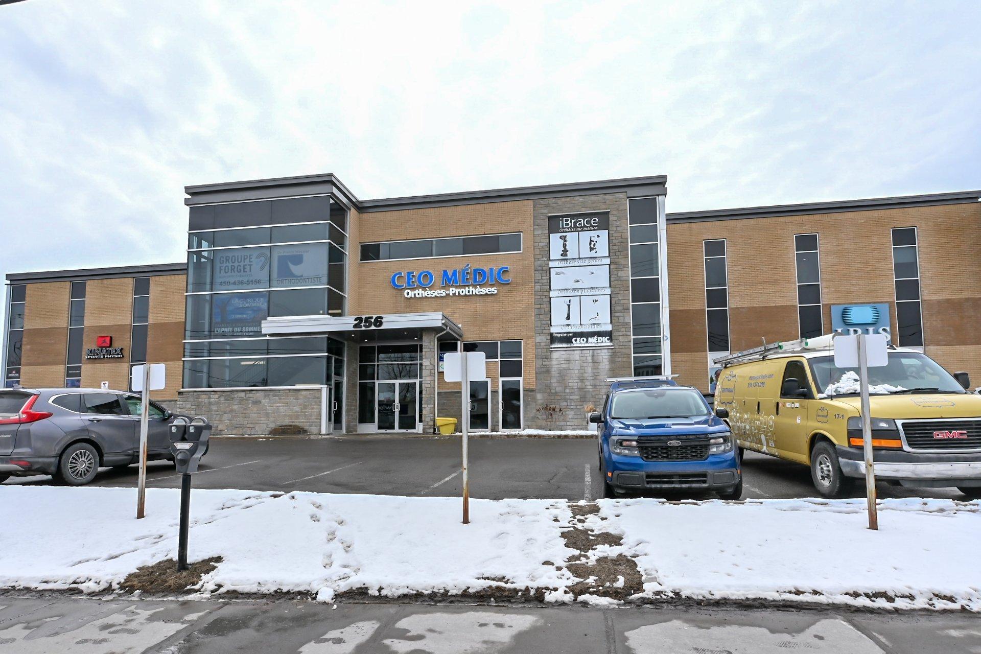 









256


Rue De Montigny

, 102,
Saint-Jérôme,




QC
J7Z5R2

