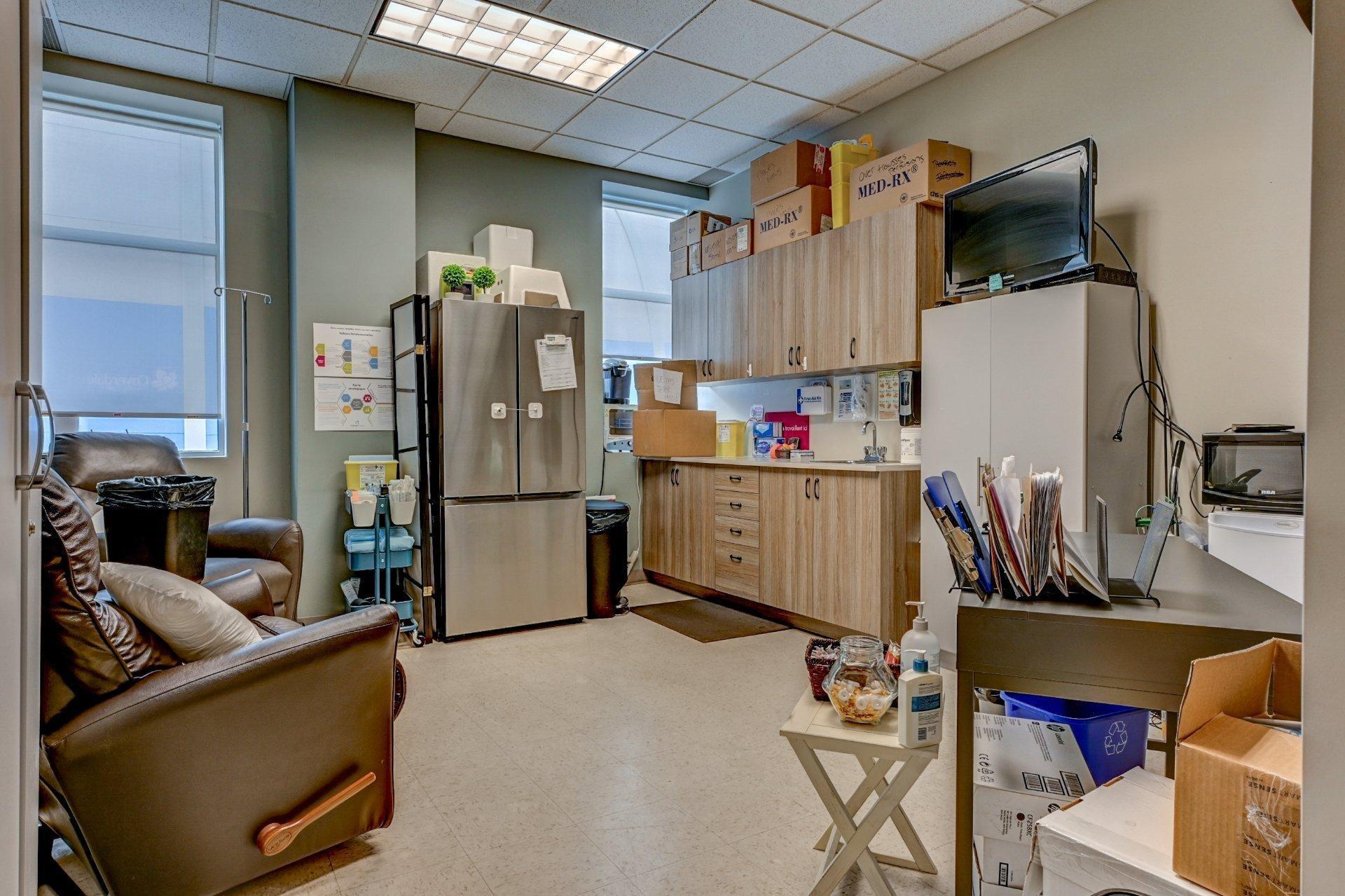 









256


Rue De Montigny

, 102B,
Saint-Jérôme,




QC
J7Z5R2

