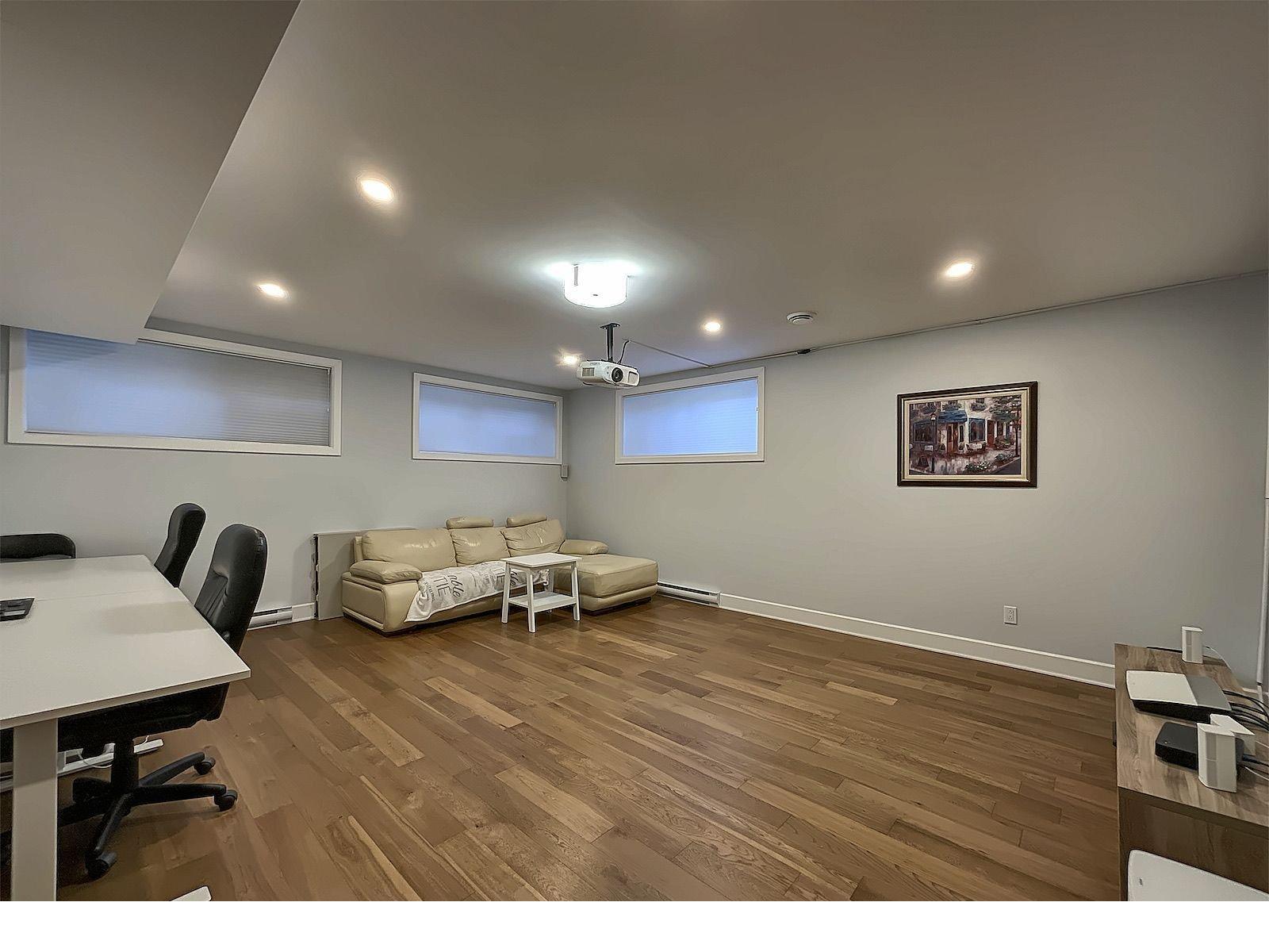 









3610


Rue de Louxor

,
Brossard,




QC
J4Y0P2

