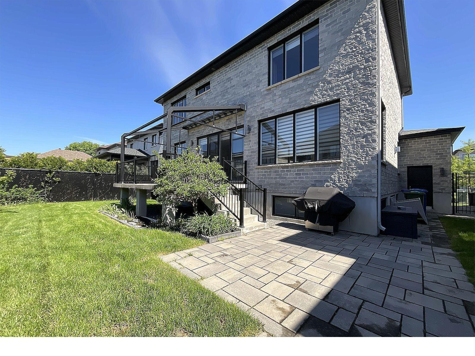 









3610


Rue de Louxor

,
Brossard,




QC
J4Y0P2

