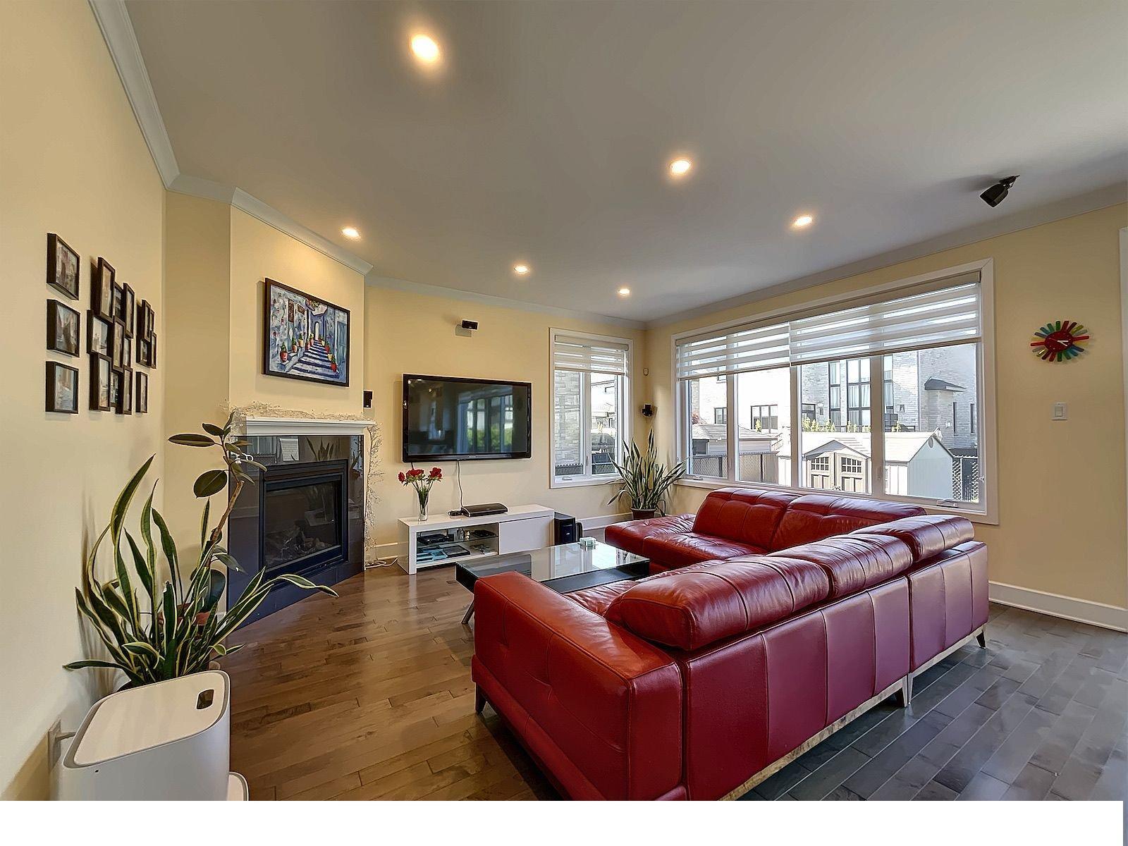 









3610


Rue de Louxor

,
Brossard,




QC
J4Y0P2

