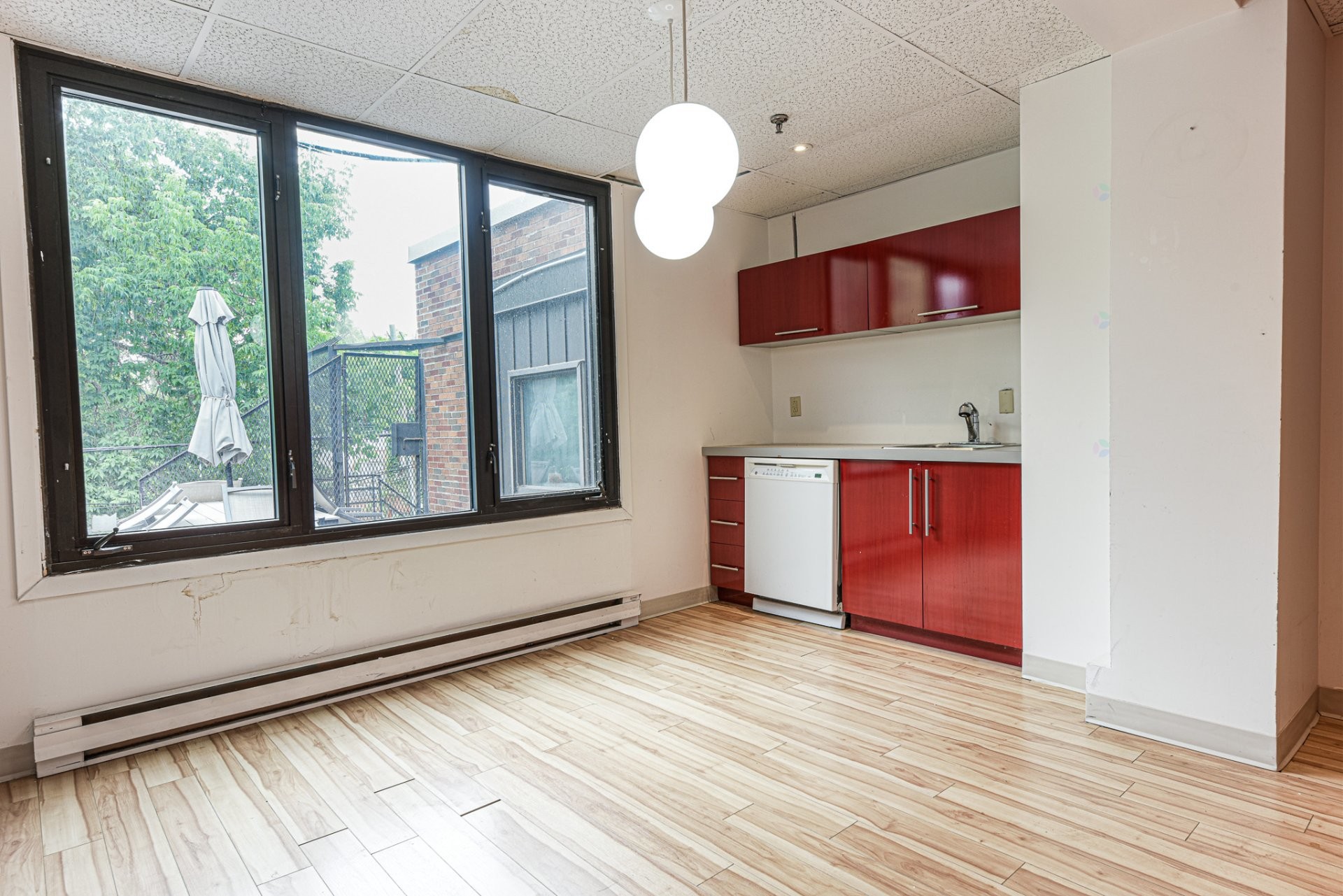 









1274


Rue Jean-Talon E.

, 200,
Montréal (Rosemont/La Petite-Patrie),




QC
H2R1W3

