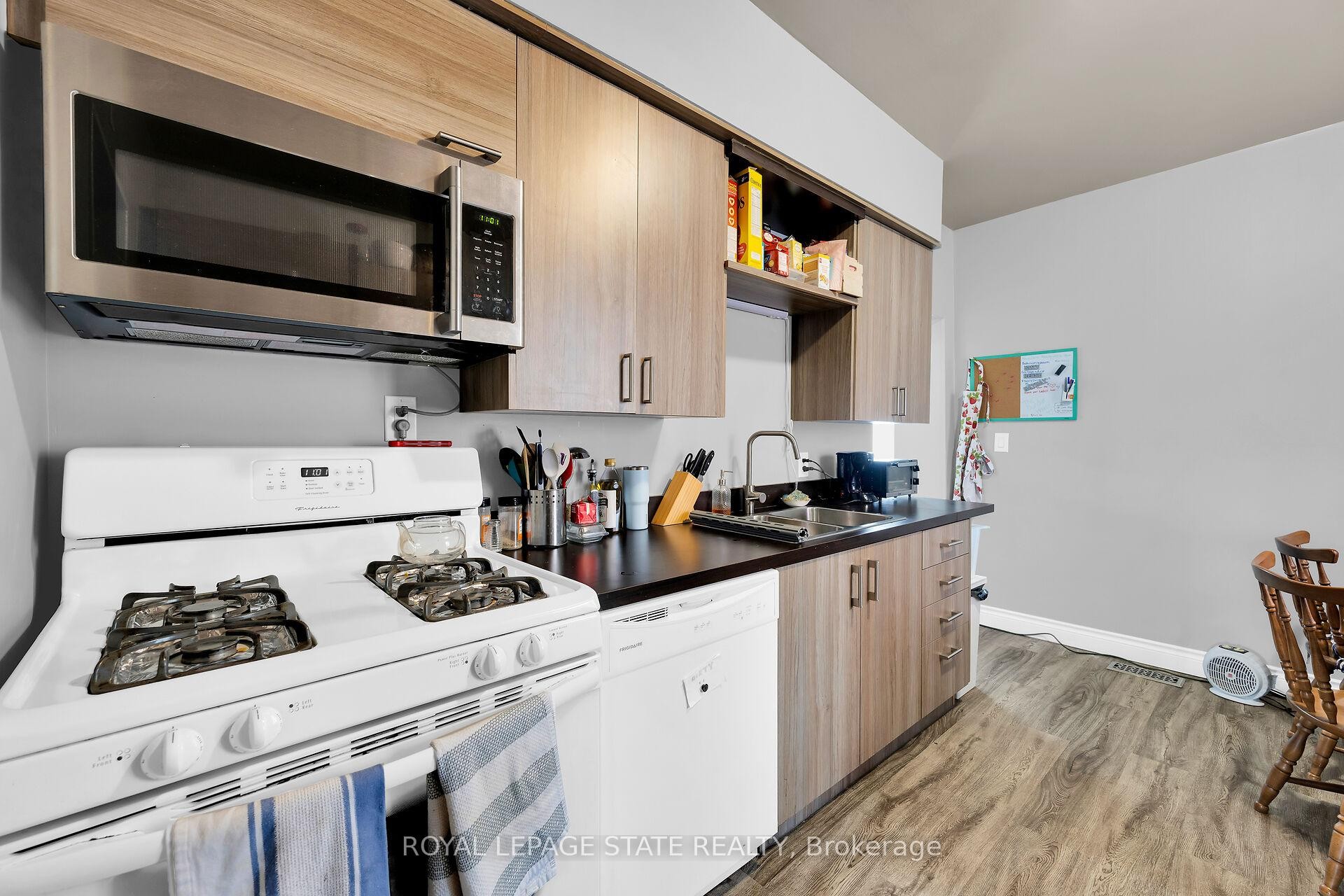 









129


Dundurn

Street North,
Hamilton,




ON
L8R 3E7

