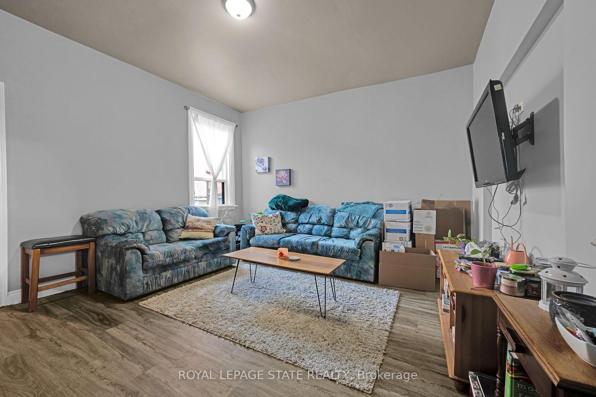 









129


Dundurn

Street North,
Hamilton,




ON
L8R 3E7

