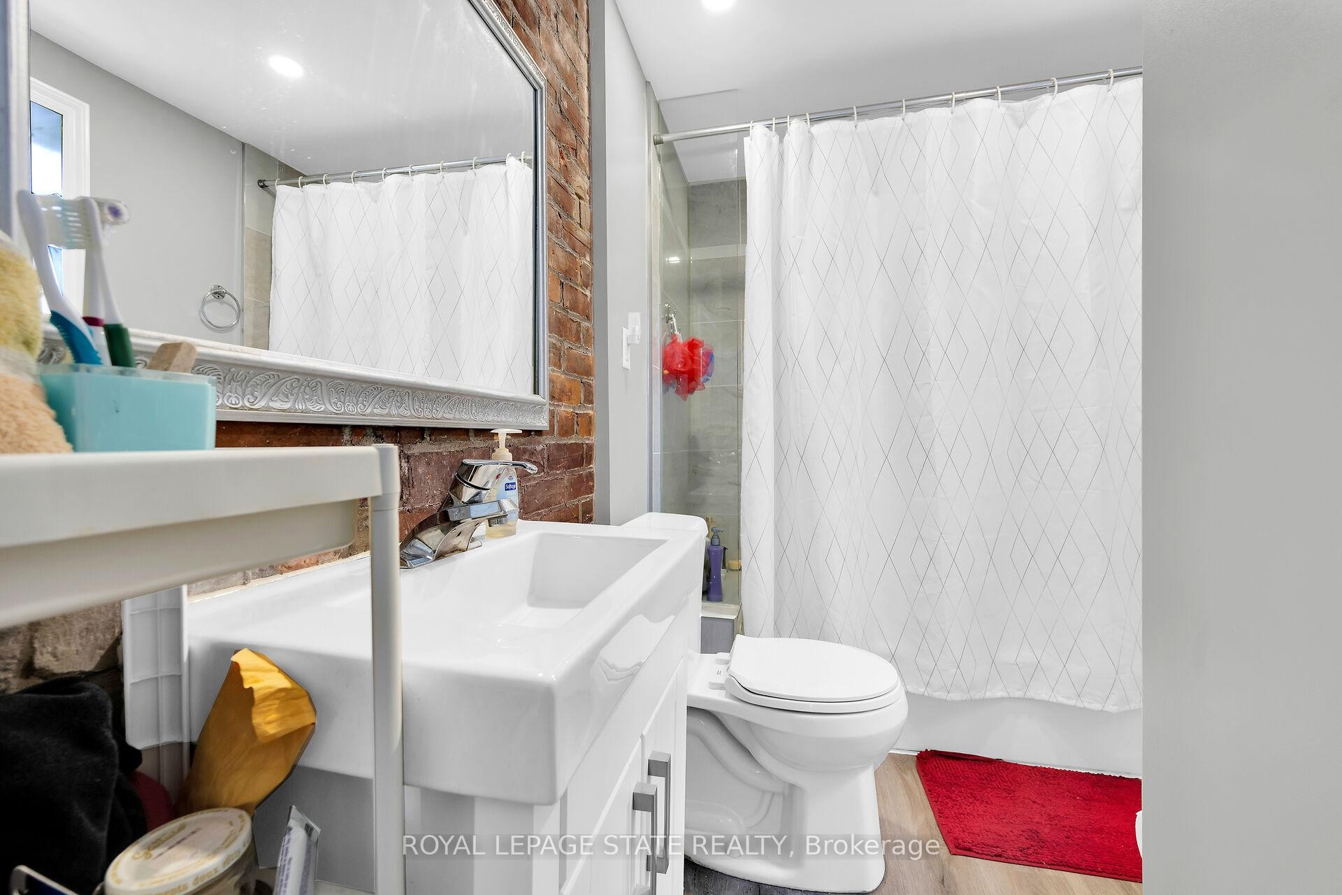









129


Dundurn

Street North,
Hamilton,




ON
L8R 3E7

