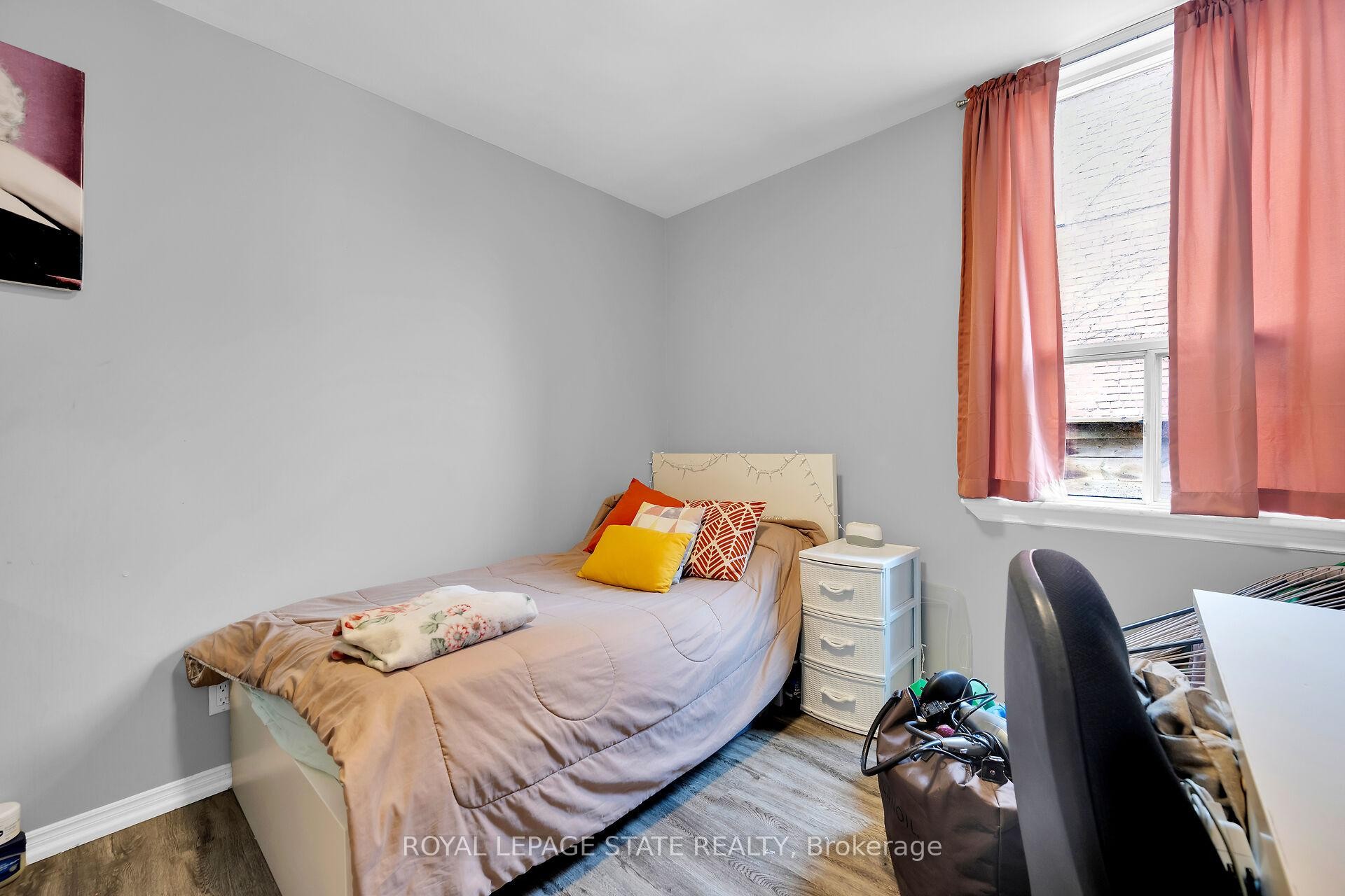 









129


Dundurn

Street North,
Hamilton,




ON
L8R 3E7

