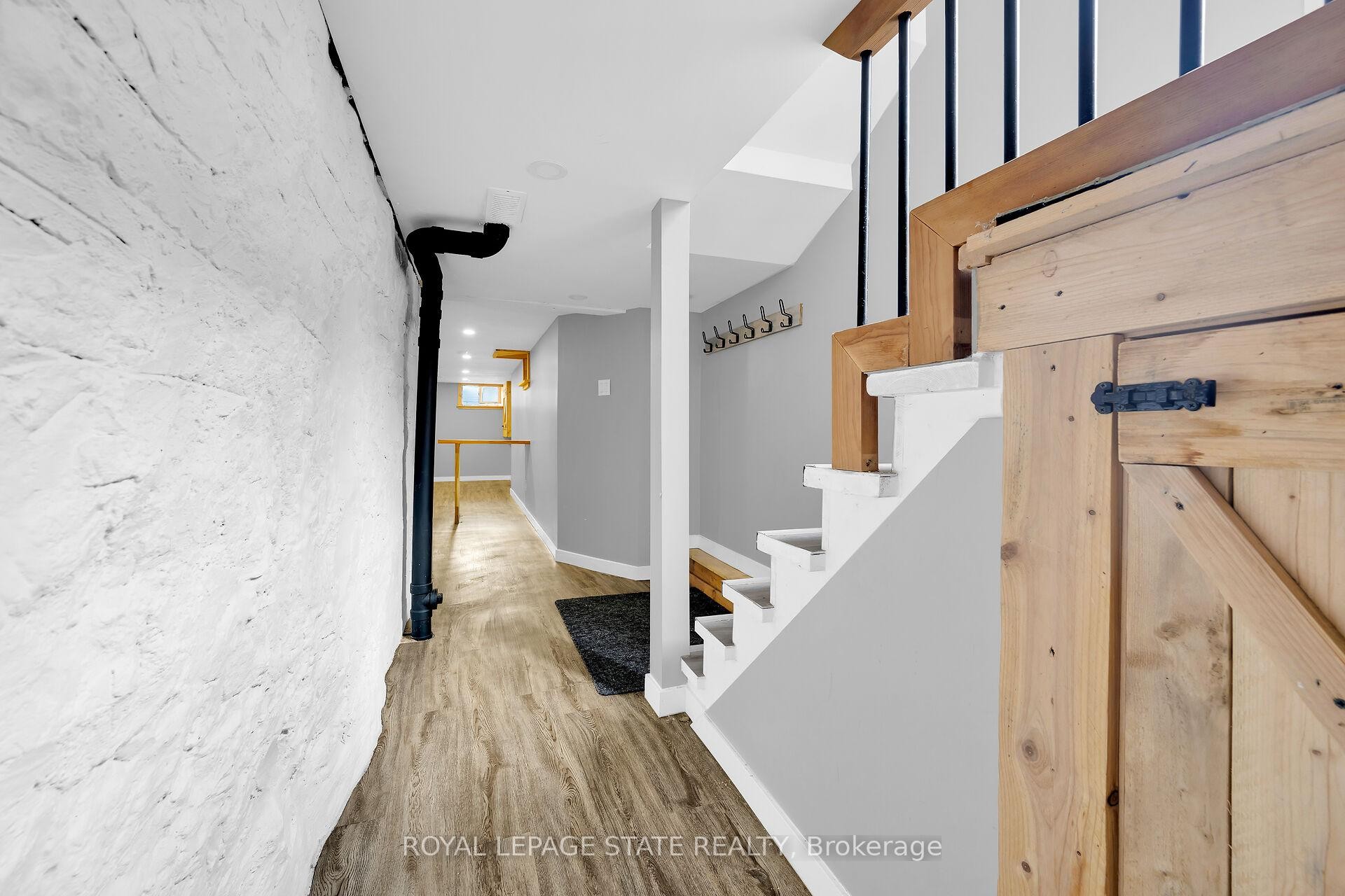 









129


Dundurn

Street North,
Hamilton,




ON
L8R 3E7

