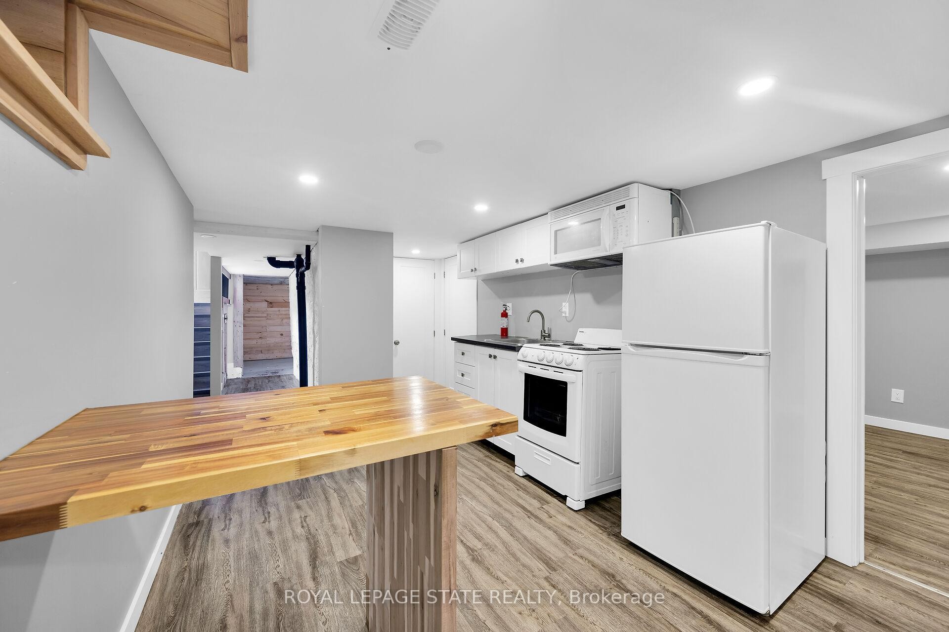 









129


Dundurn

Street North,
Hamilton,




ON
L8R 3E7

