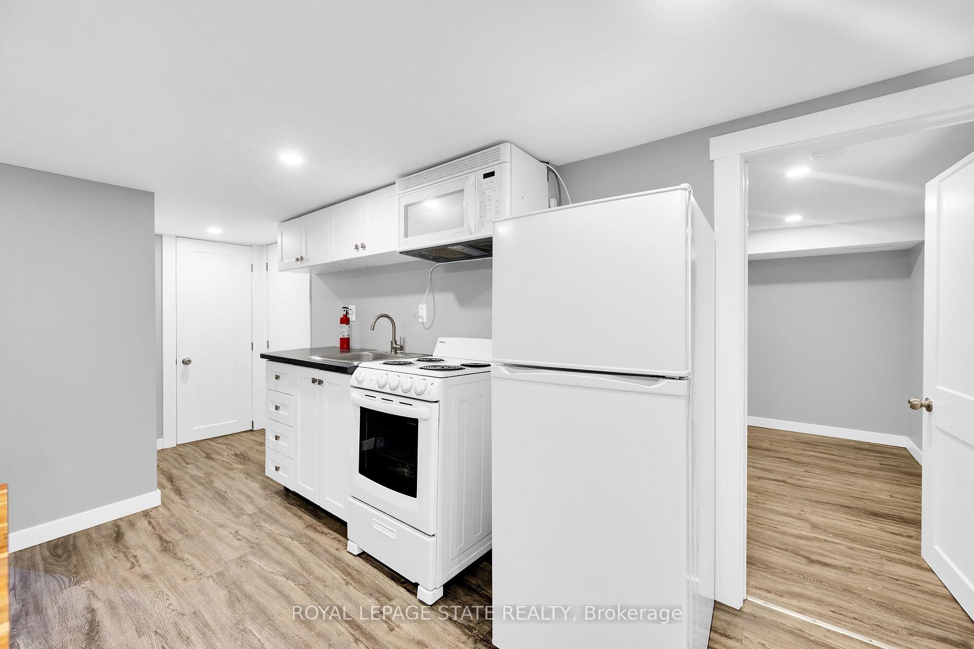 









129


Dundurn

Street North,
Hamilton,




ON
L8R 3E7

