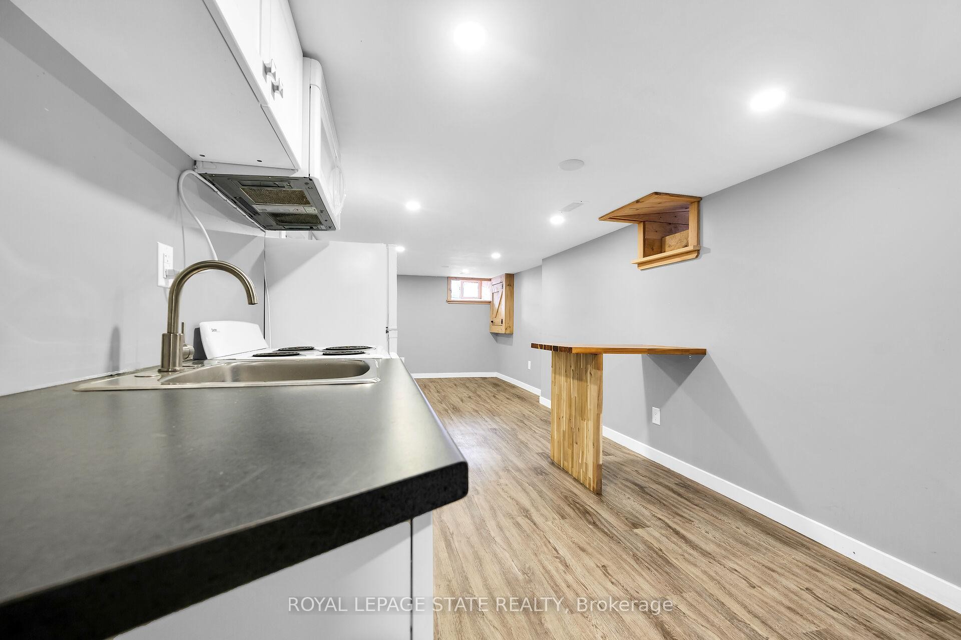 









129


Dundurn

Street North,
Hamilton,




ON
L8R 3E7

