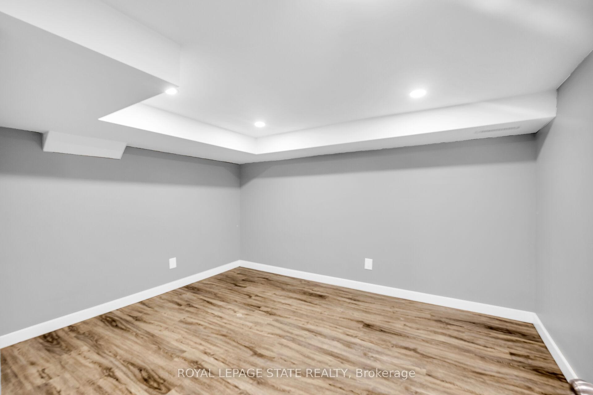 









129


Dundurn

Street North,
Hamilton,




ON
L8R 3E7

