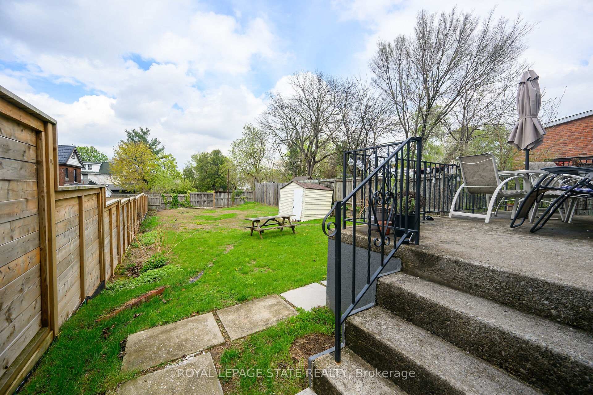 









129


Dundurn

Street North,
Hamilton,




ON
L8R 3E7

