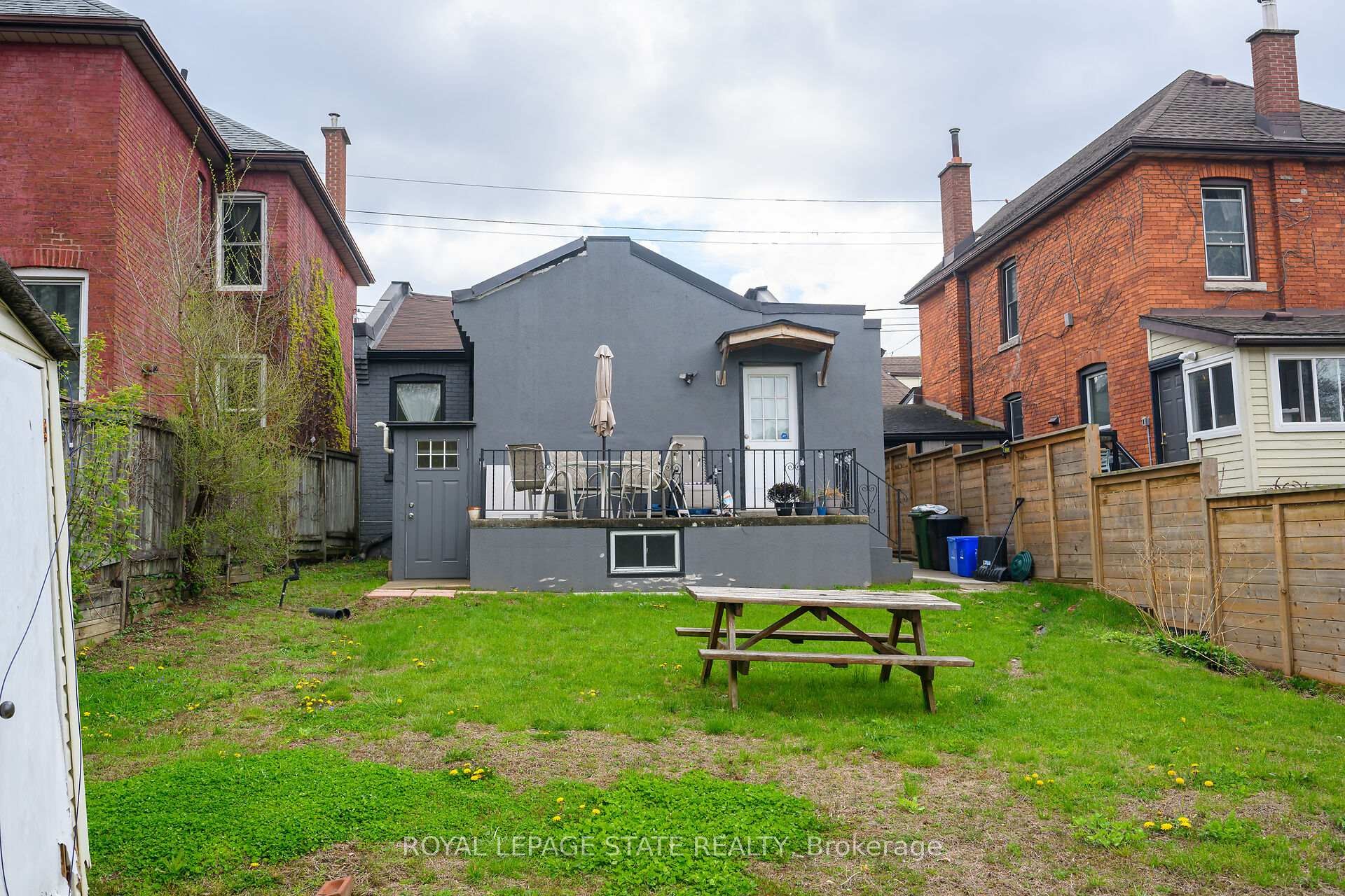 









129


Dundurn

Street North,
Hamilton,




ON
L8R 3E7

