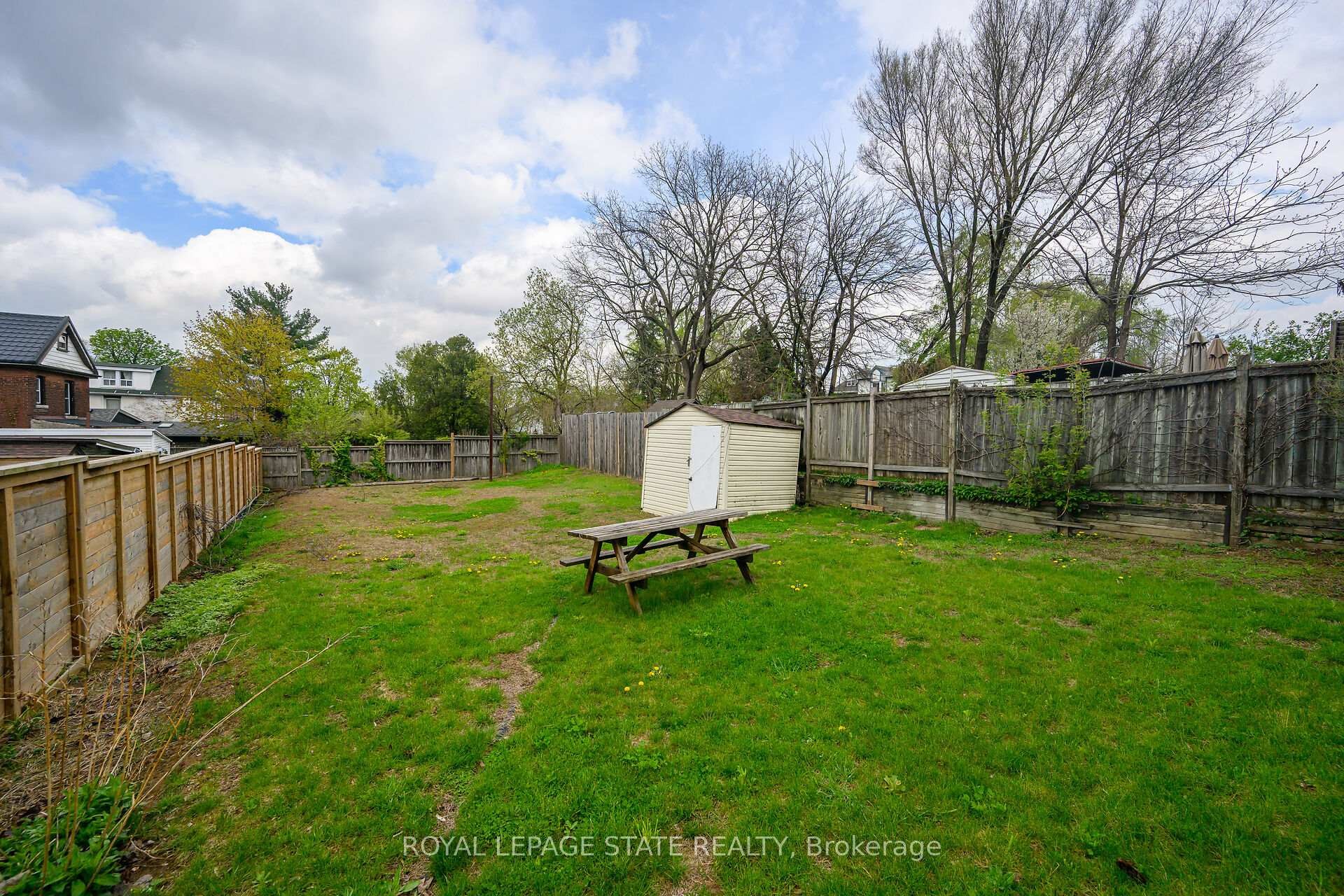 









129


Dundurn

Street North,
Hamilton,




ON
L8R 3E7

