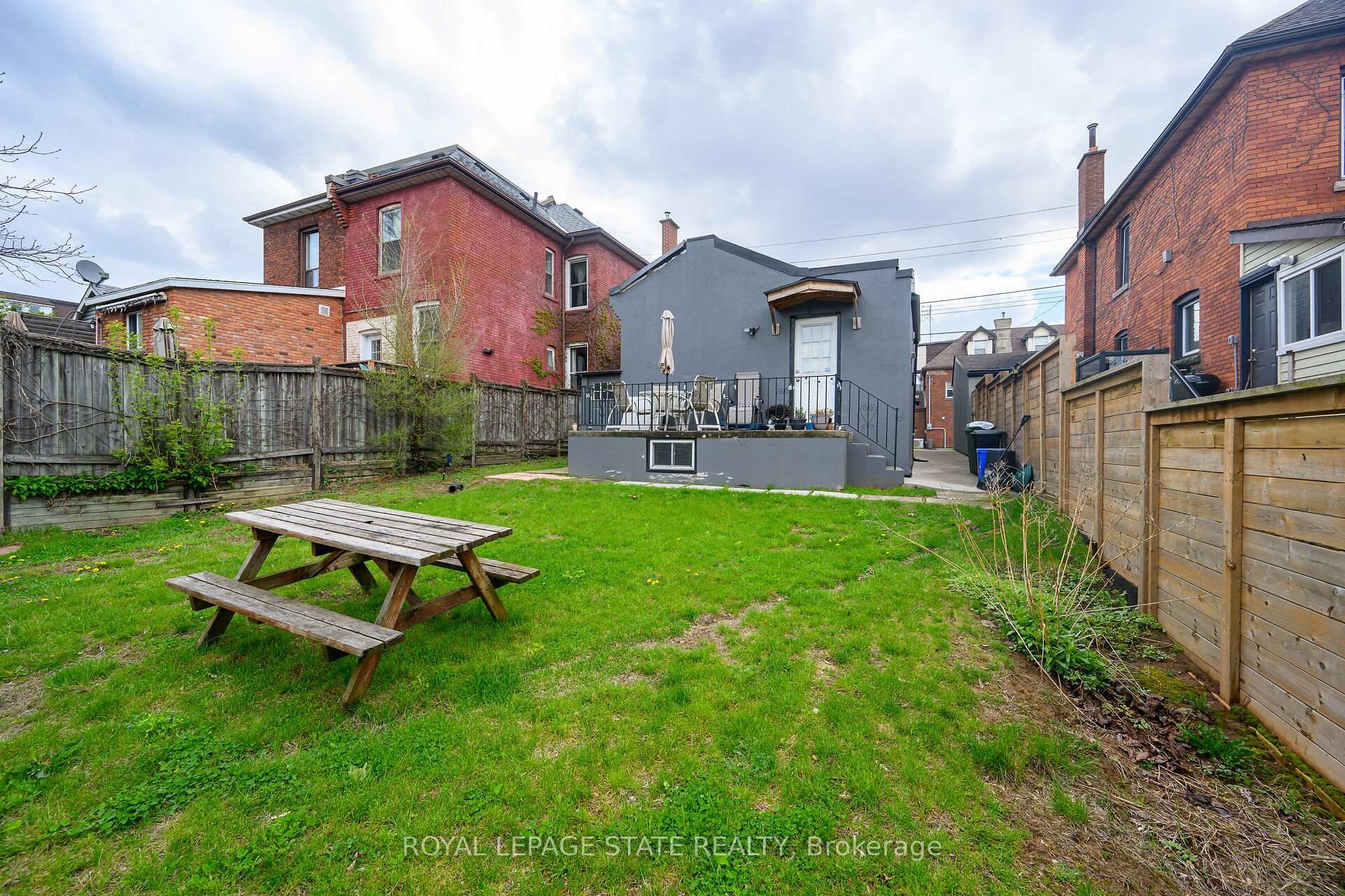 









129


Dundurn

Street North,
Hamilton,




ON
L8R 3E7

