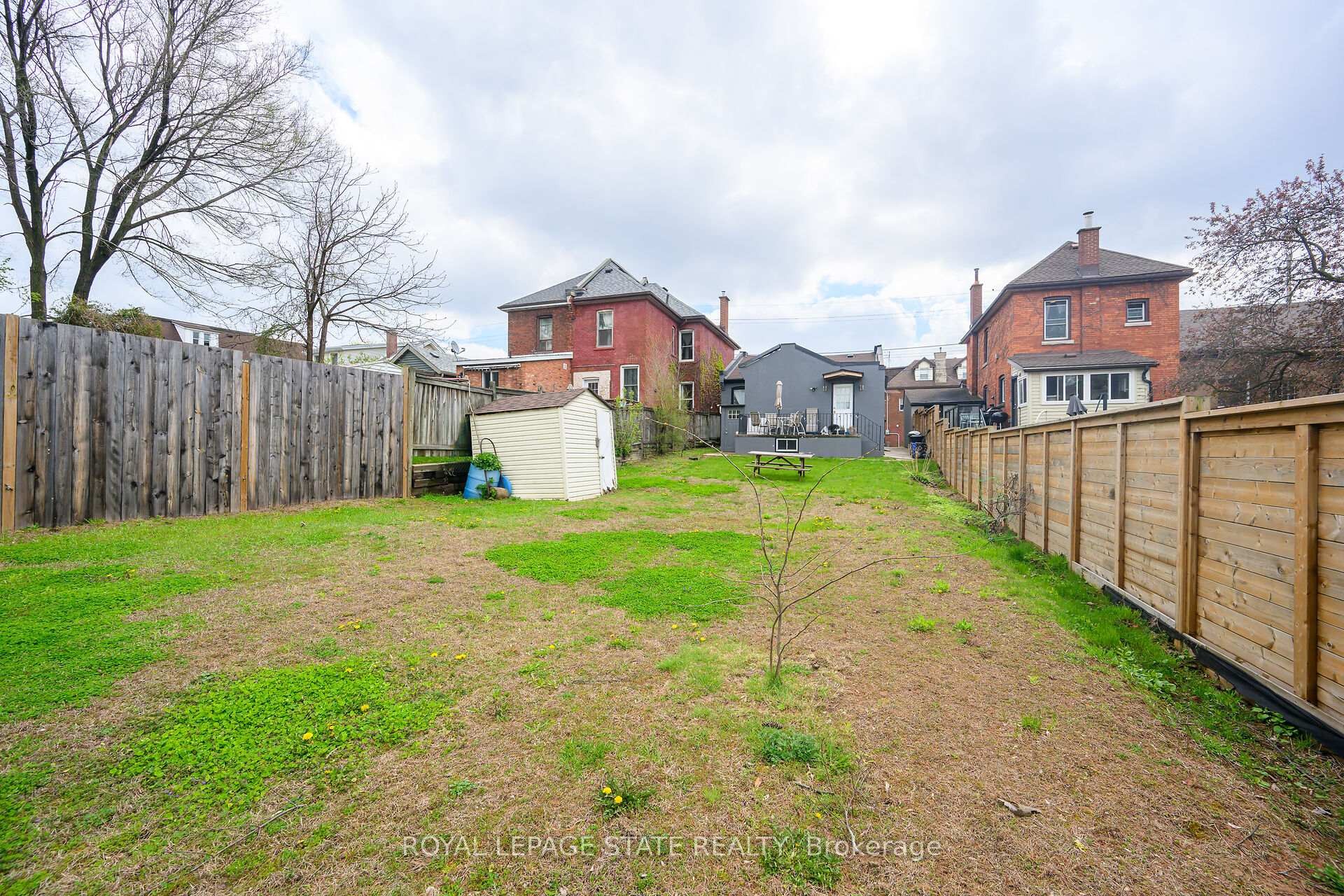 









129


Dundurn

Street North,
Hamilton,




ON
L8R 3E7

