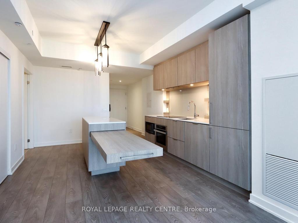 









28


Ann

Street, 1119,
Mississauga,




ON
L5G 0E1

