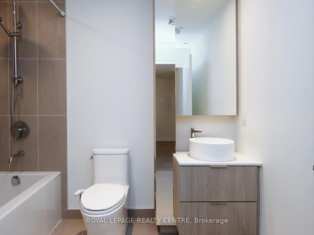 









28


Ann

Street, 1119,
Mississauga,




ON
L5G 0E1

