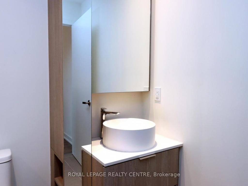 









28


Ann

Street, 1119,
Mississauga,




ON
L5G 0E1

