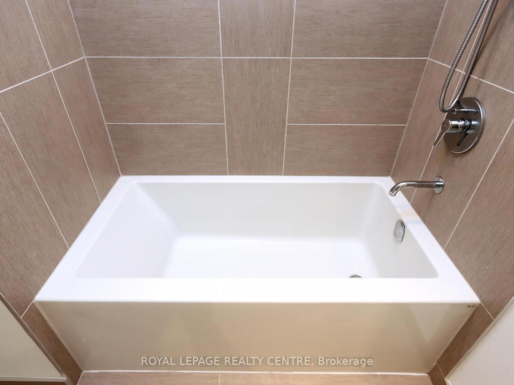 









28


Ann

Street, 1119,
Mississauga,




ON
L5G 0E1

