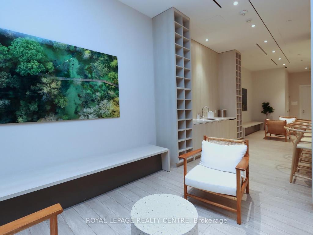 









28


Ann

Street, 1119,
Mississauga,




ON
L5G 0E1

