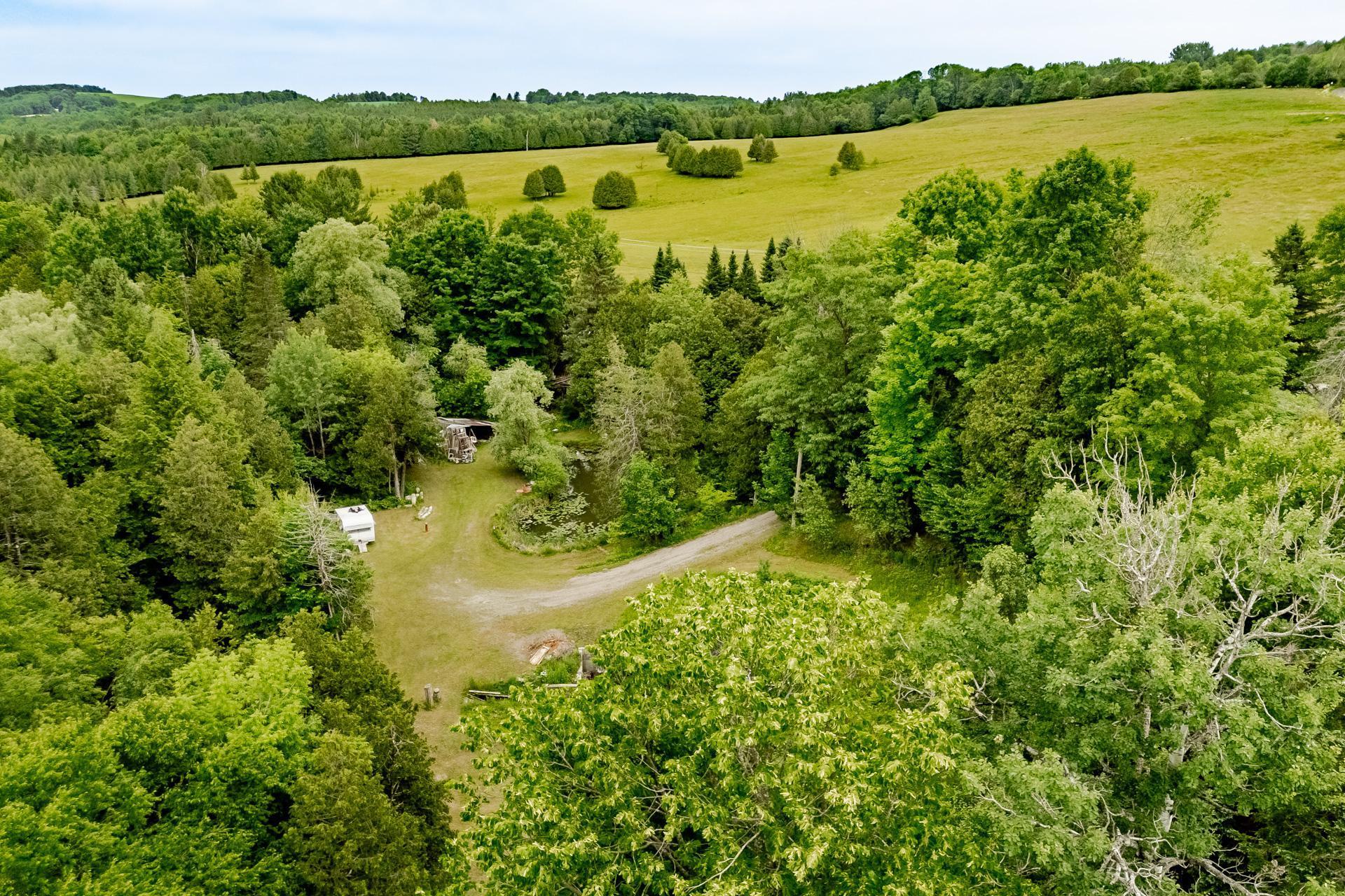 









695


Ch. de Stanstead

,
Ogden,







QC
J0B3E3

