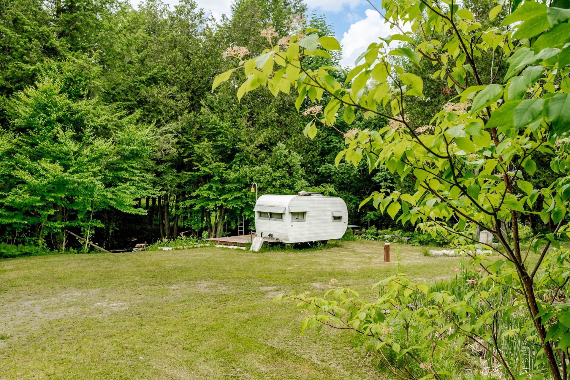 









695


Ch. de Stanstead

,
Ogden,







QC
J0B3E3


