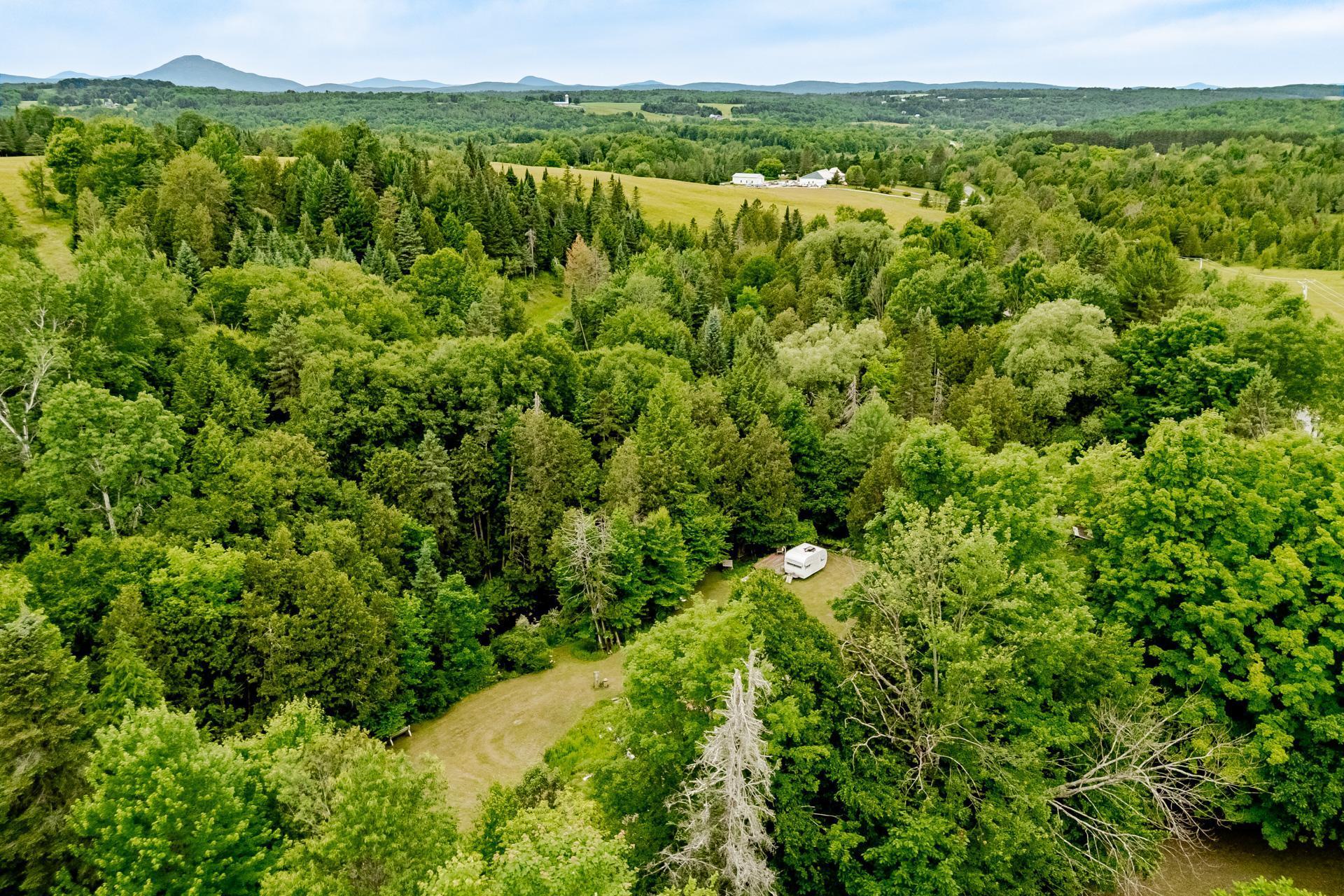 









695


Ch. de Stanstead

,
Ogden,







QC
J0B3E3


