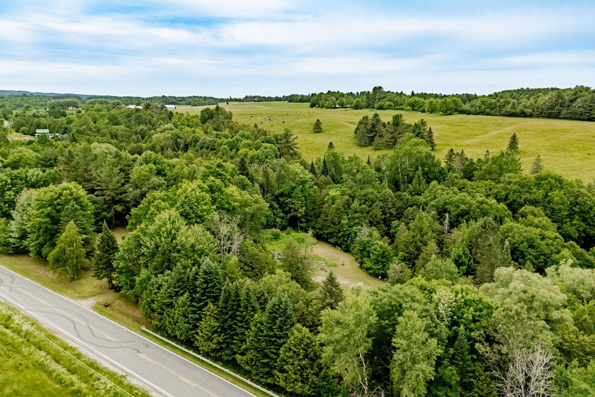 









695


Ch. de Stanstead

,
Ogden,







QC
J0B3E3

