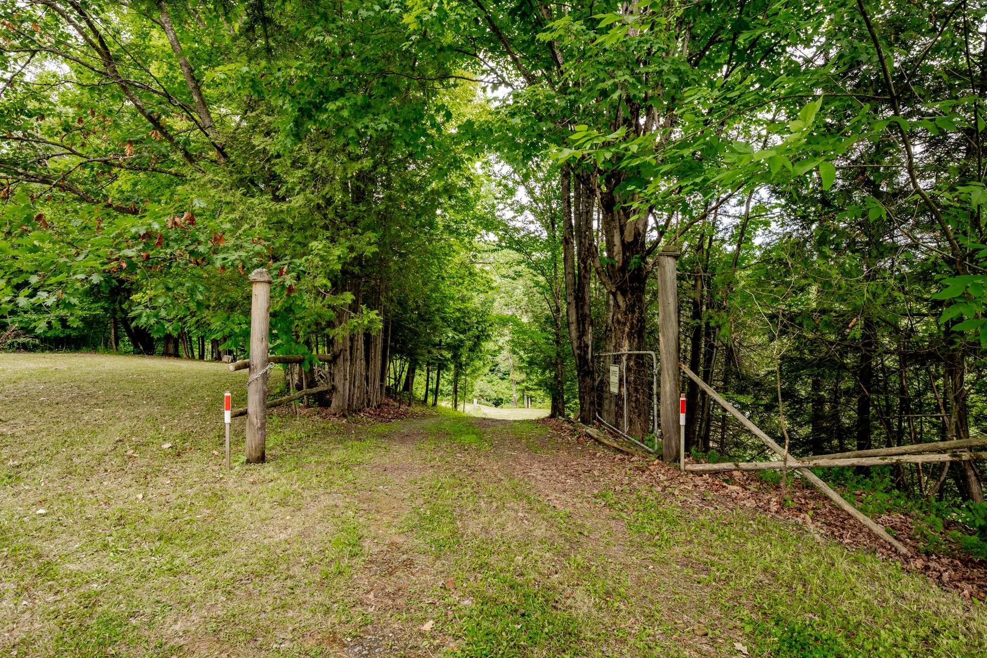 









695


Ch. de Stanstead

,
Ogden,







QC
J0B3E3

