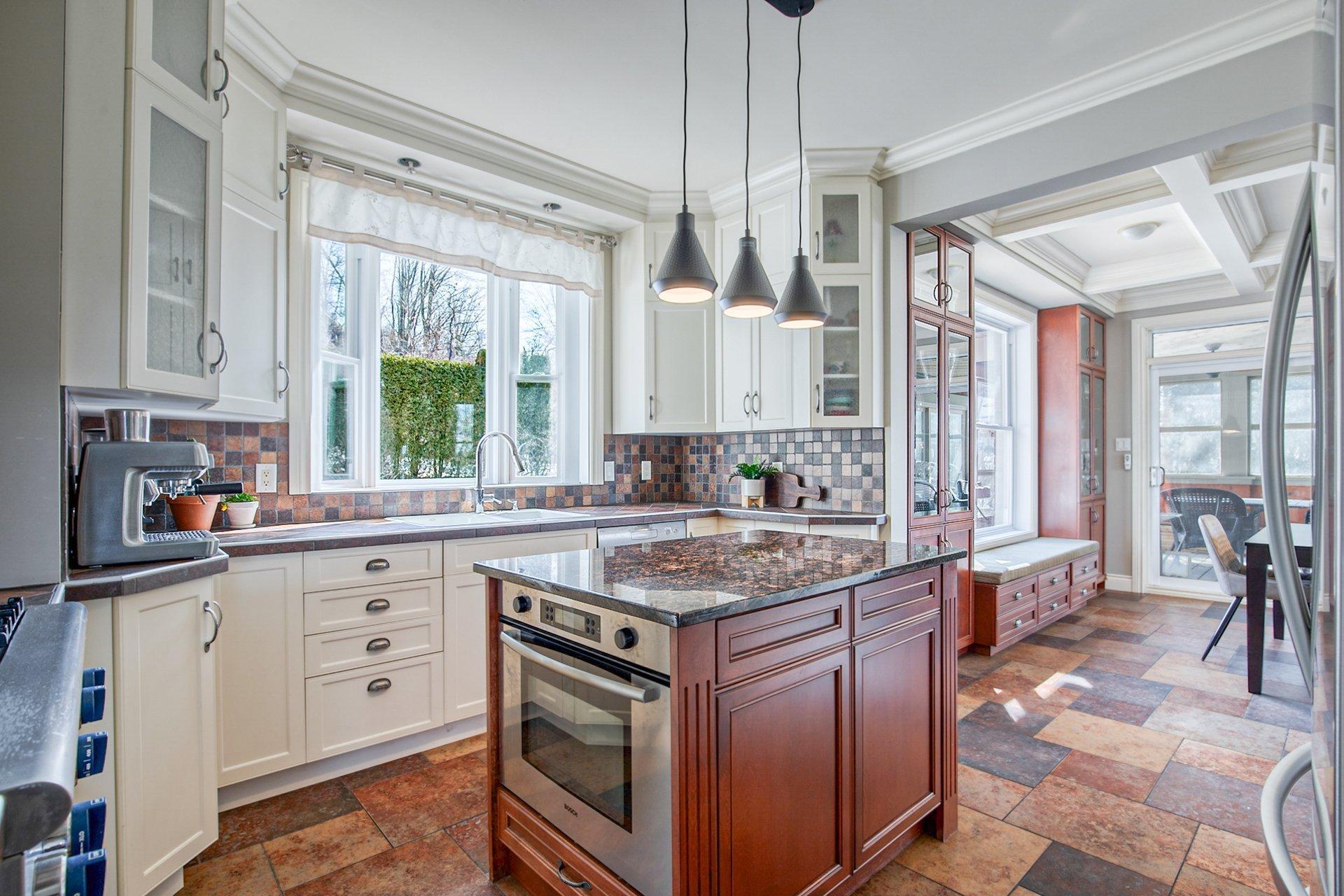 









429


Rue des Plateaux

,
Mont-Saint-Hilaire,




QC
J3H6E6

