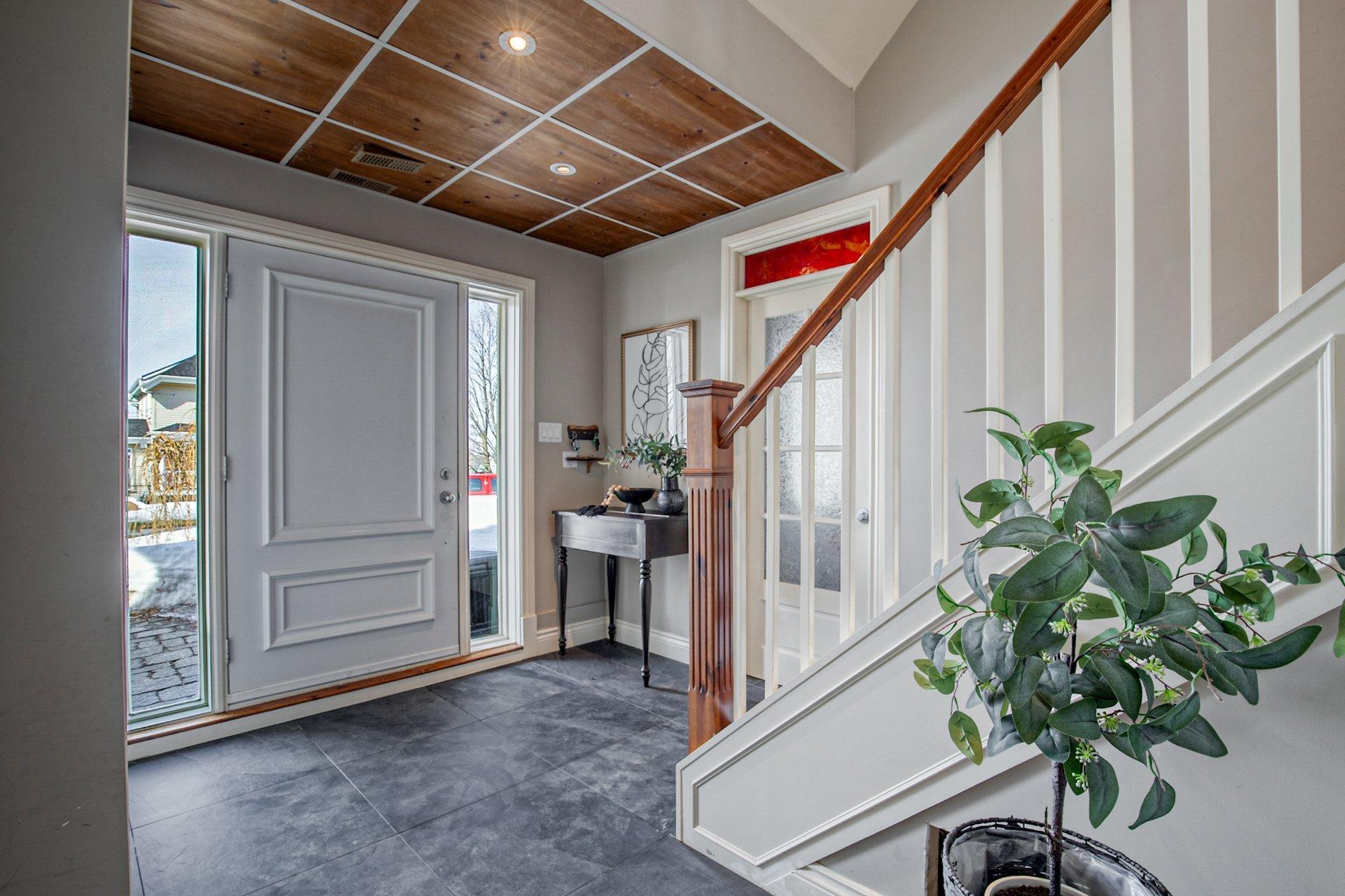 









429


Rue des Plateaux

,
Mont-Saint-Hilaire,




QC
J3H6E6

