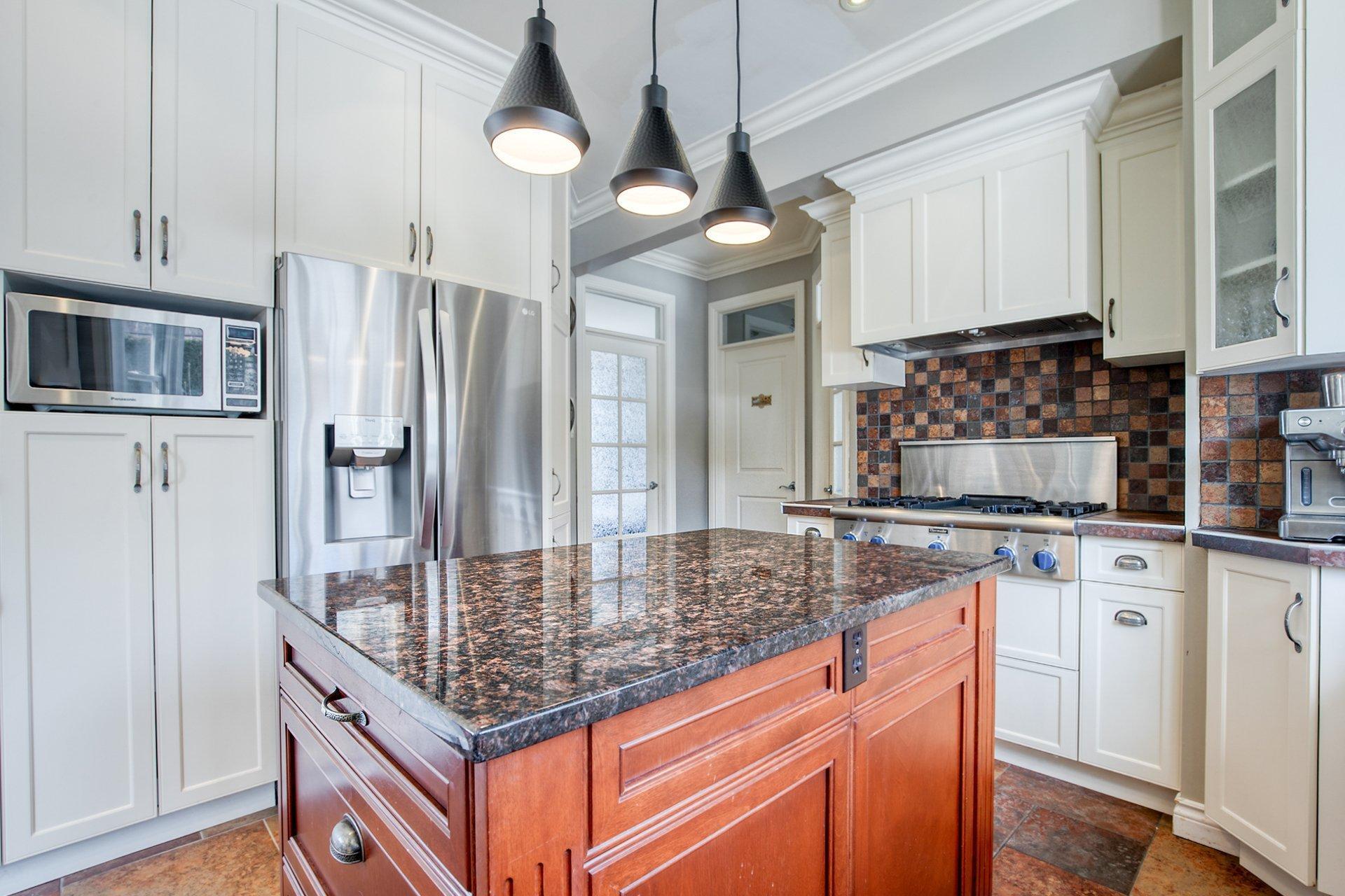 









429


Rue des Plateaux

,
Mont-Saint-Hilaire,




QC
J3H6E6

