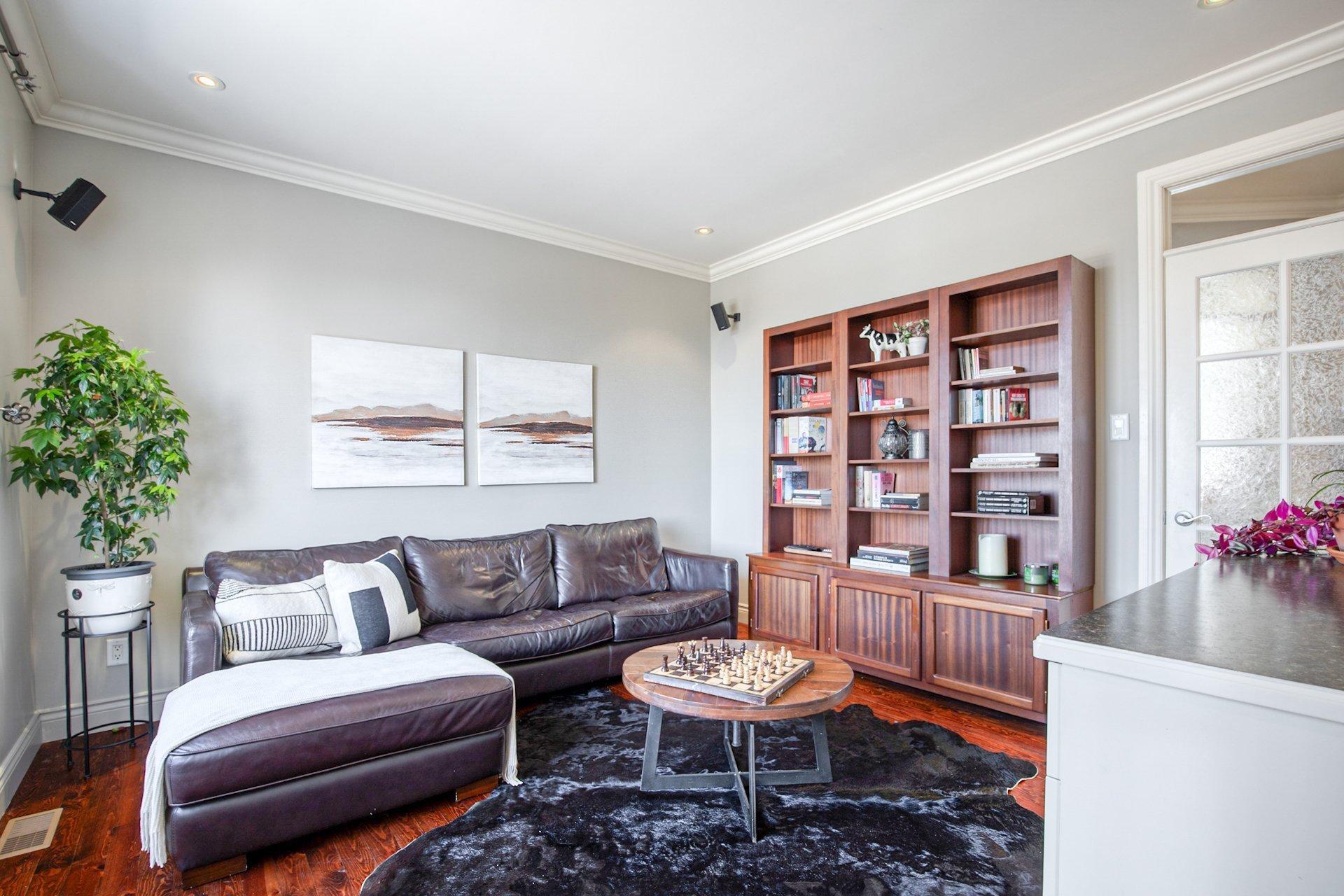 









429


Rue des Plateaux

,
Mont-Saint-Hilaire,




QC
J3H6E6


