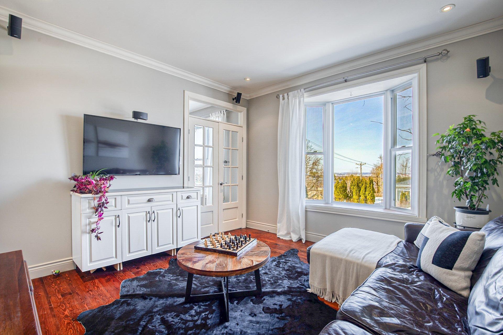 









429


Rue des Plateaux

,
Mont-Saint-Hilaire,




QC
J3H6E6

