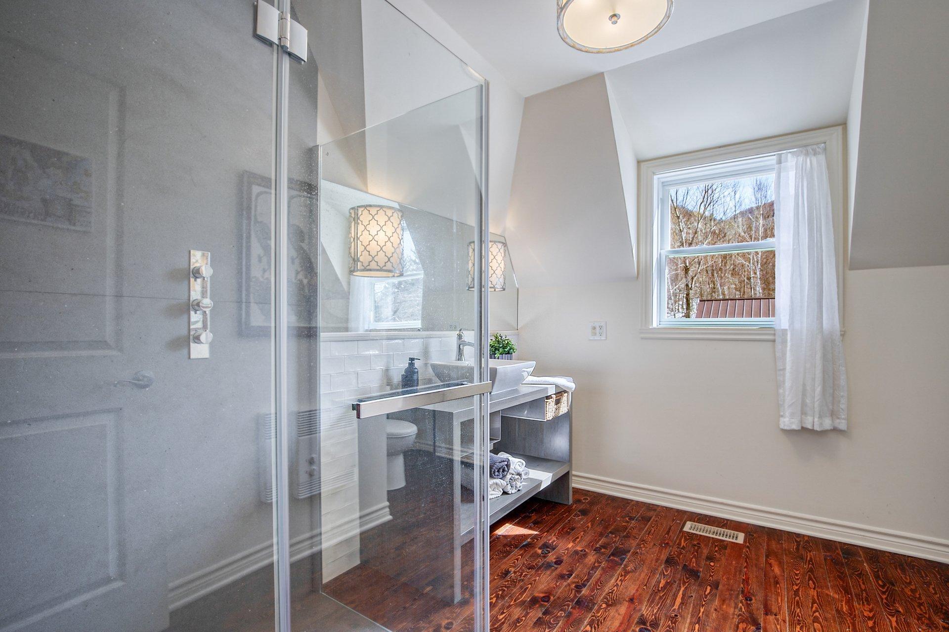 









429


Rue des Plateaux

,
Mont-Saint-Hilaire,




QC
J3H6E6

