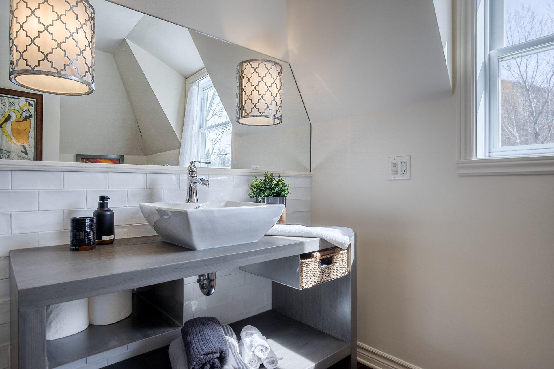 









429


Rue des Plateaux

,
Mont-Saint-Hilaire,




QC
J3H6E6

