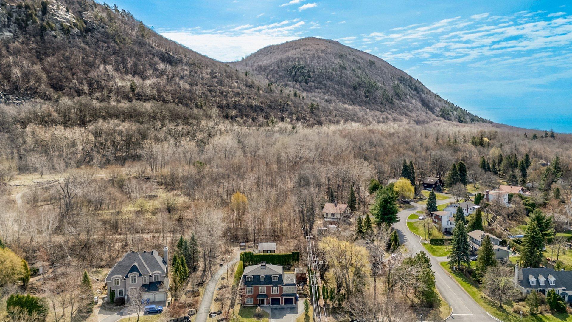 









429


Rue des Plateaux

,
Mont-Saint-Hilaire,




QC
J3H6E6

