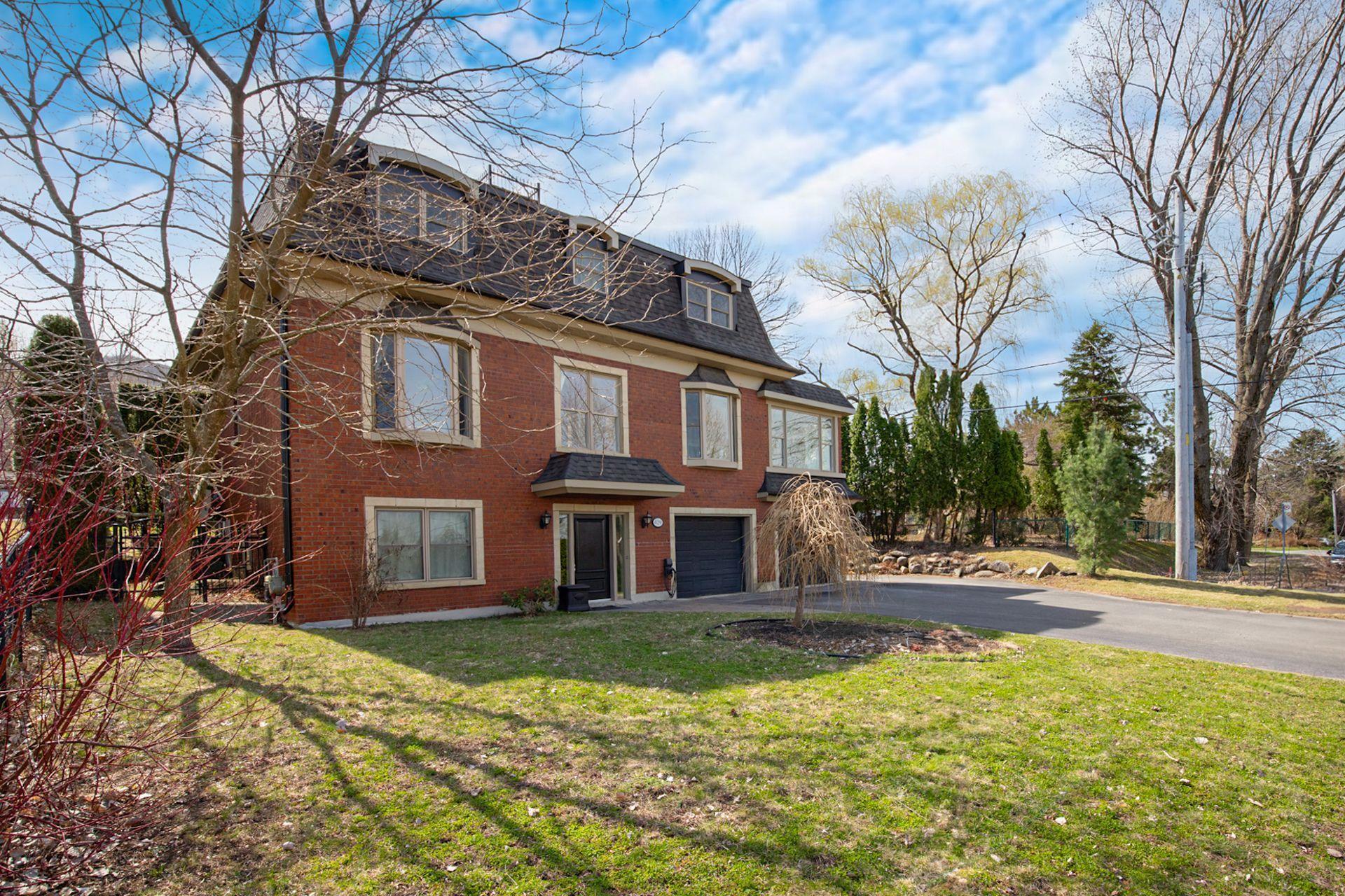 









429


Rue des Plateaux

,
Mont-Saint-Hilaire,




QC
J3H6E6

