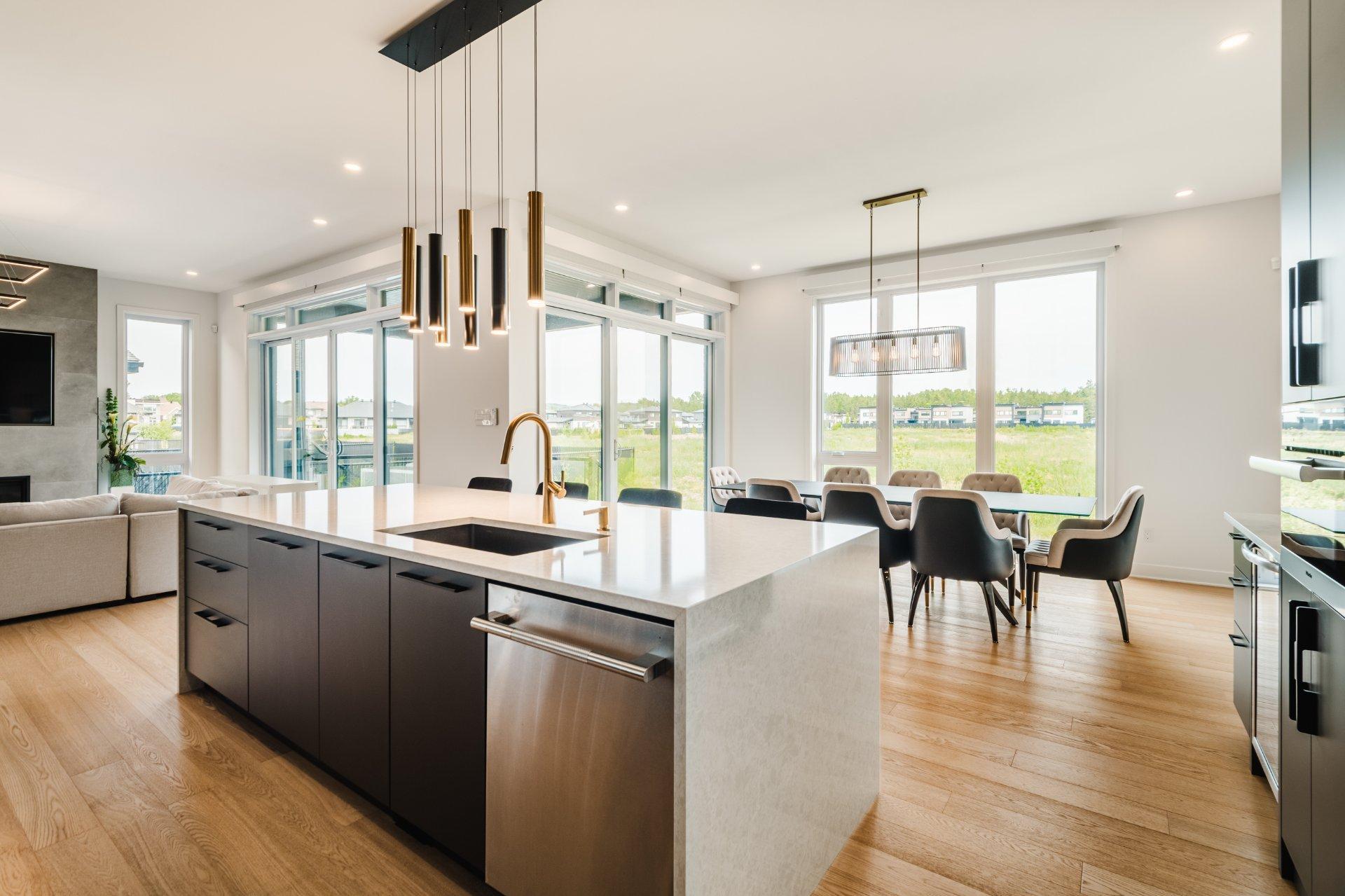 









279


Rue de l'Aigle

,
Carignan,




QC
J3L7J6

