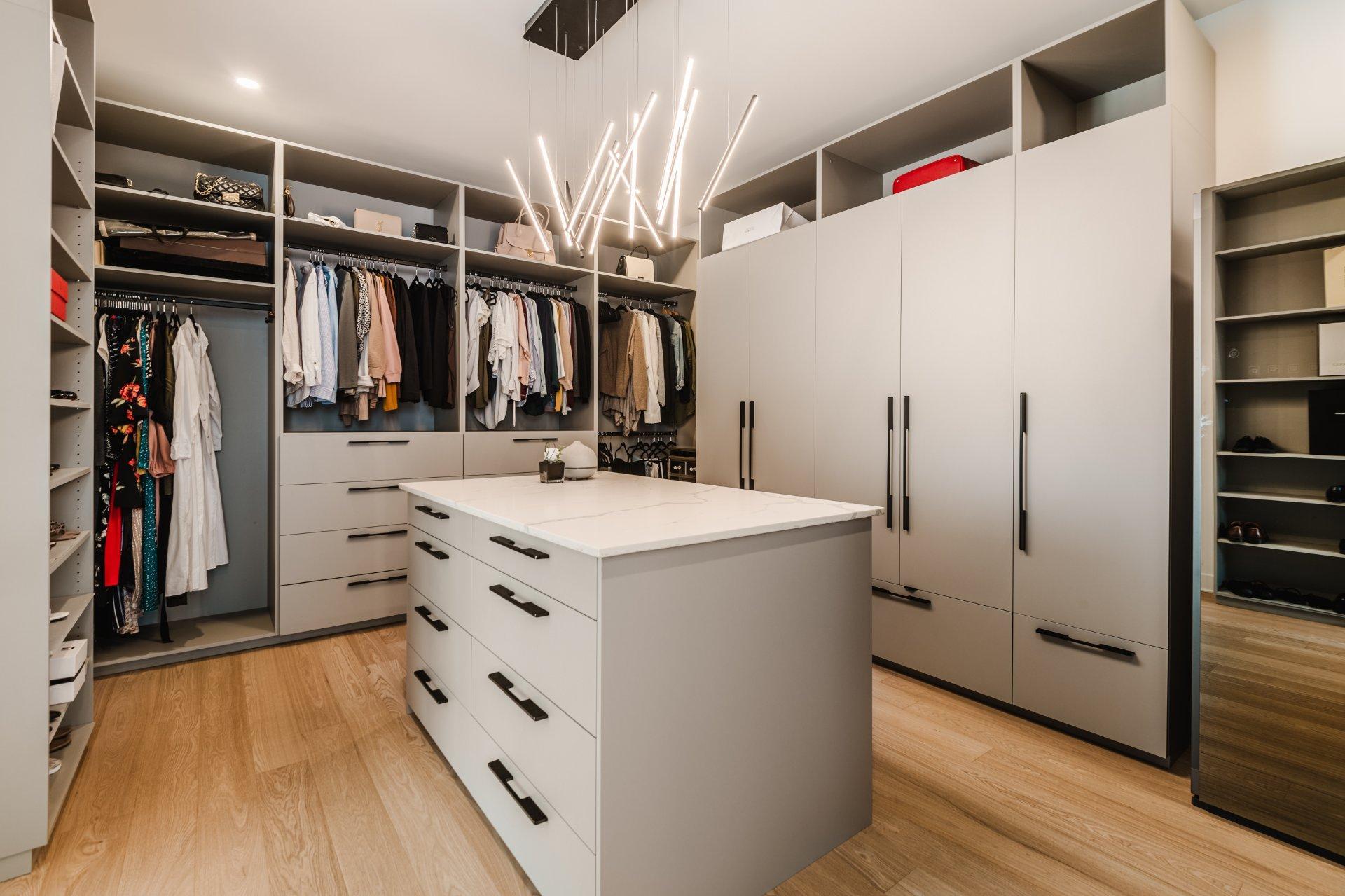 









279


Rue de l'Aigle

,
Carignan,




QC
J3L7J6


