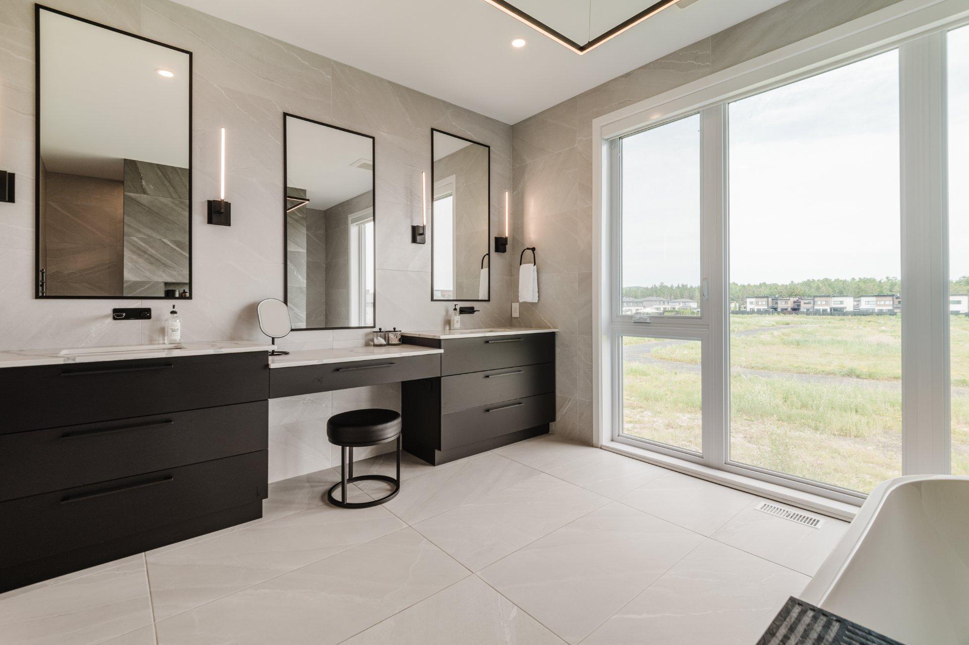 









279


Rue de l'Aigle

,
Carignan,




QC
J3L7J6

