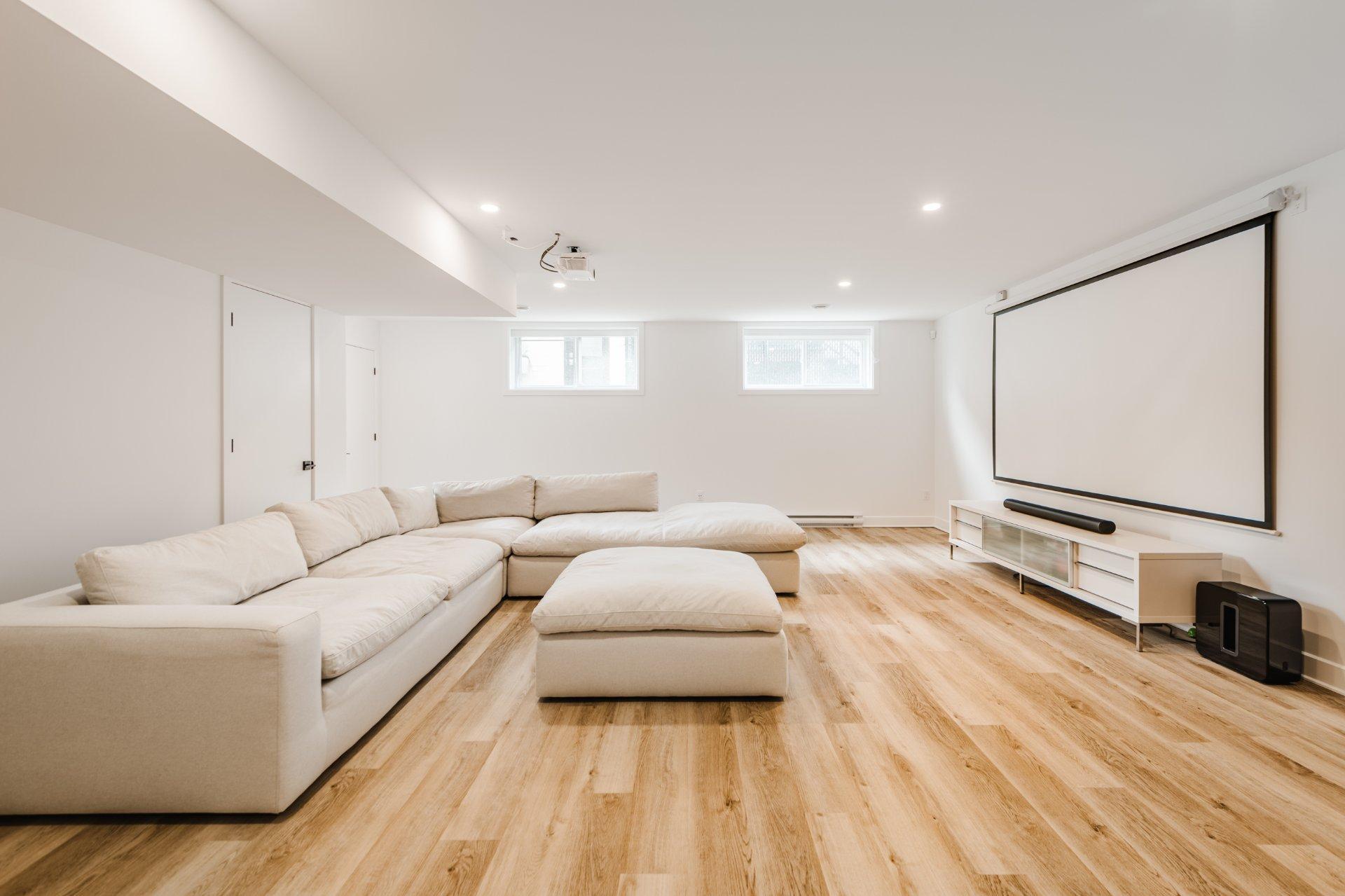 









279


Rue de l'Aigle

,
Carignan,




QC
J3L7J6

