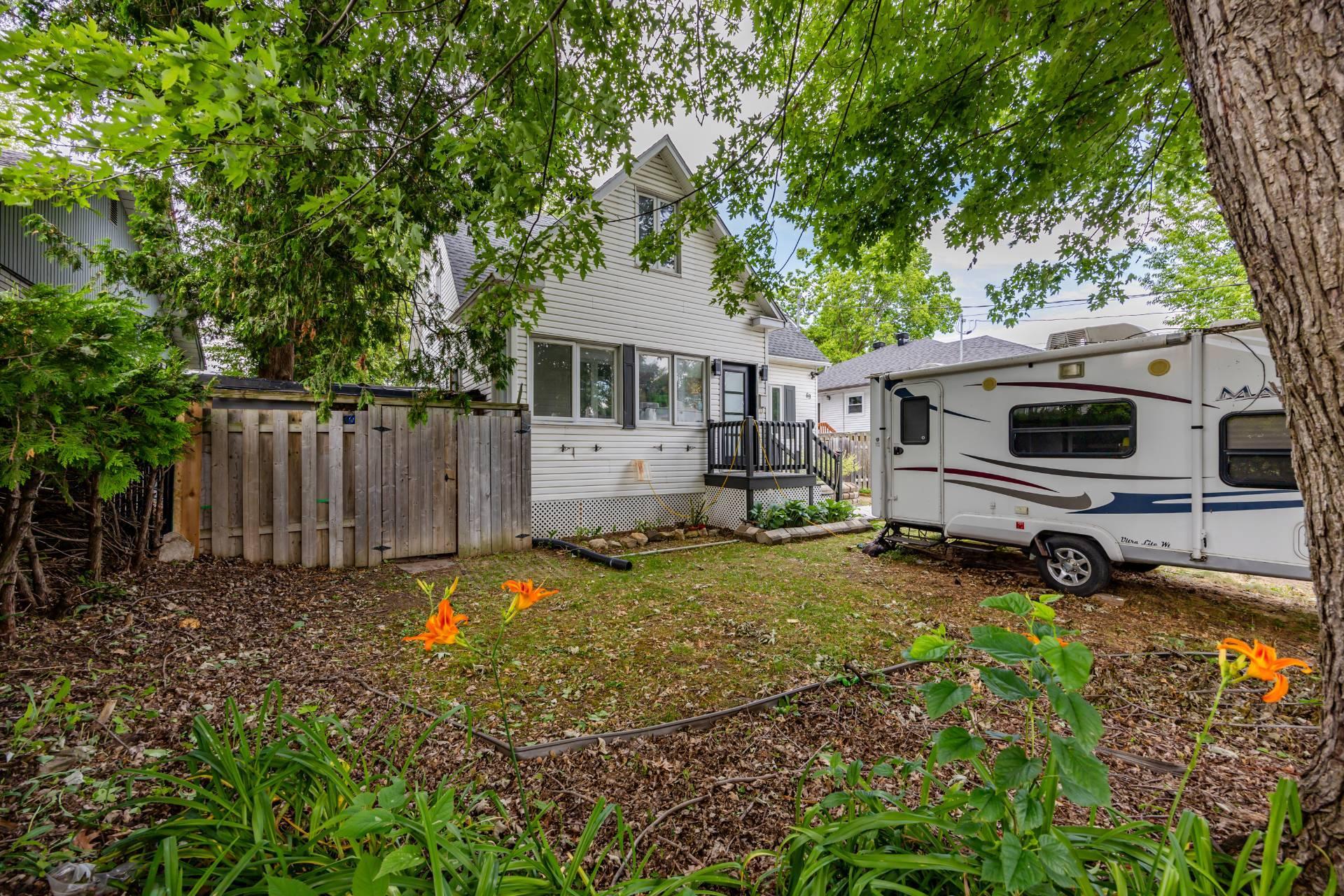 









69


2e Avenue N.

,
Montréal (Pierrefonds-Roxboro),




QC
H8Y2L1

