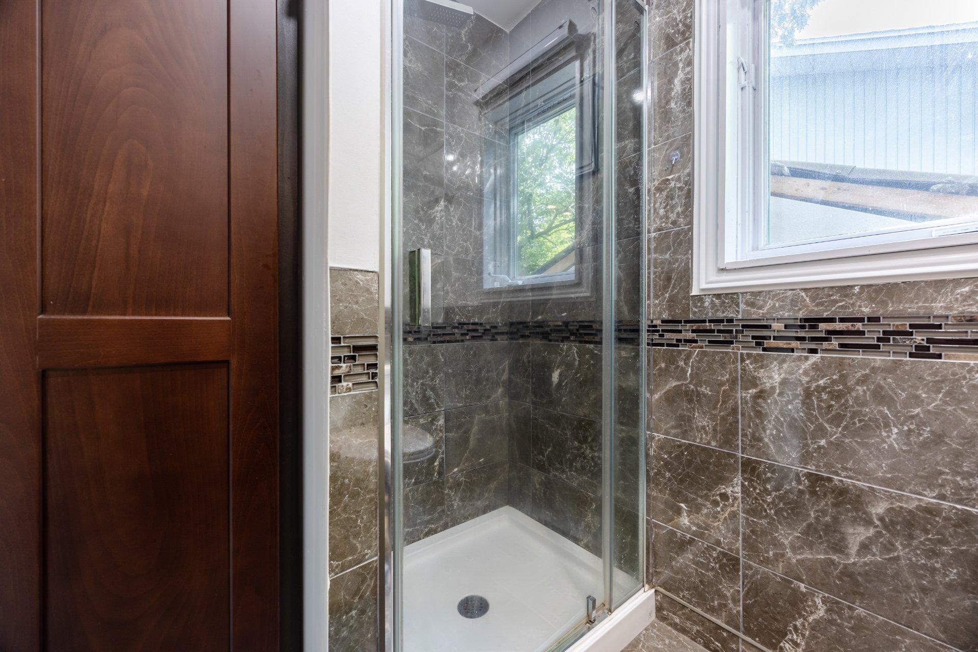 









69


2e Avenue N.

,
Montréal (Pierrefonds-Roxboro),




QC
H8Y2L1

