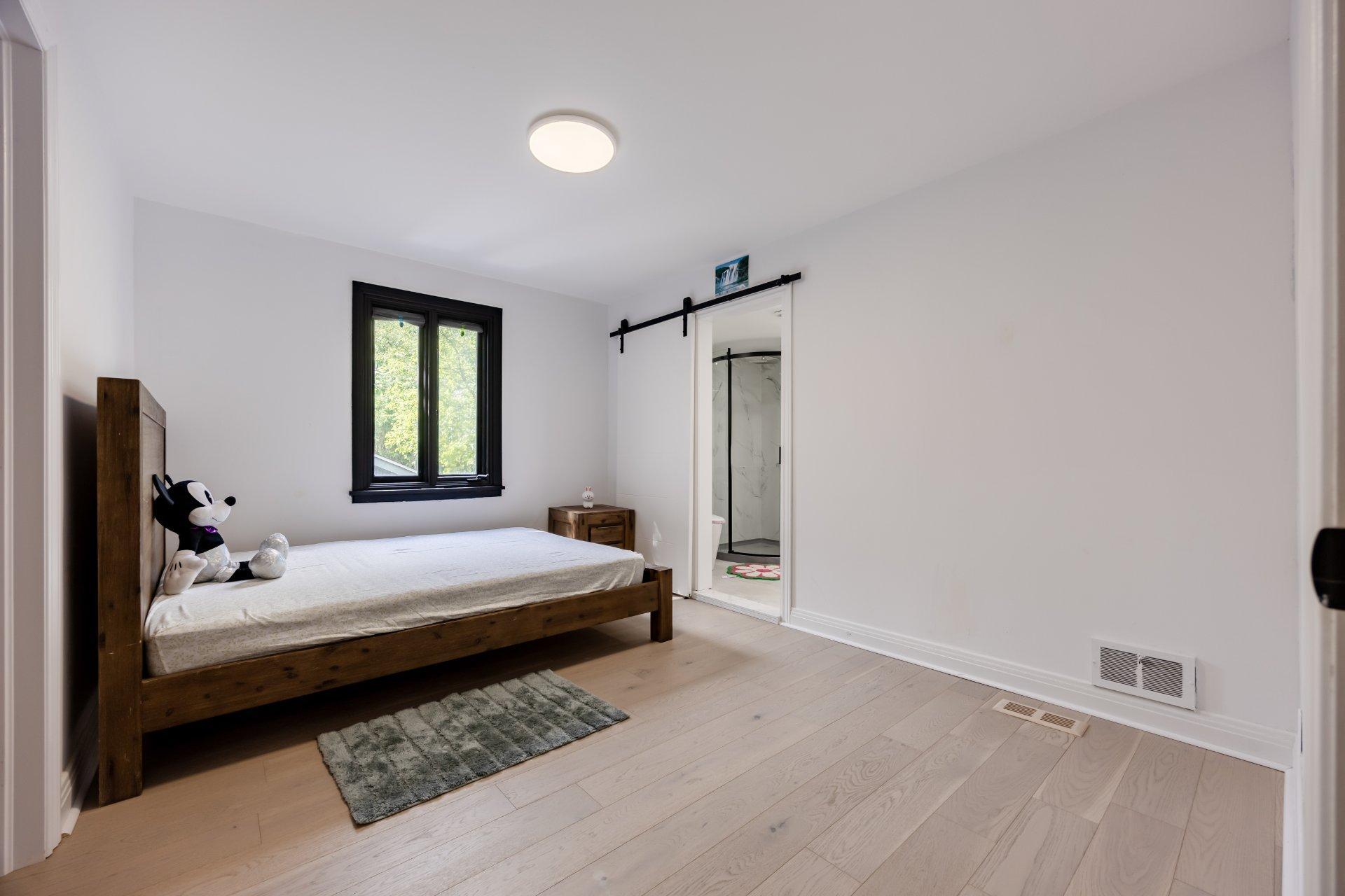 









69


2e Avenue N.

,
Montréal (Pierrefonds-Roxboro),




QC
H8Y2L1

