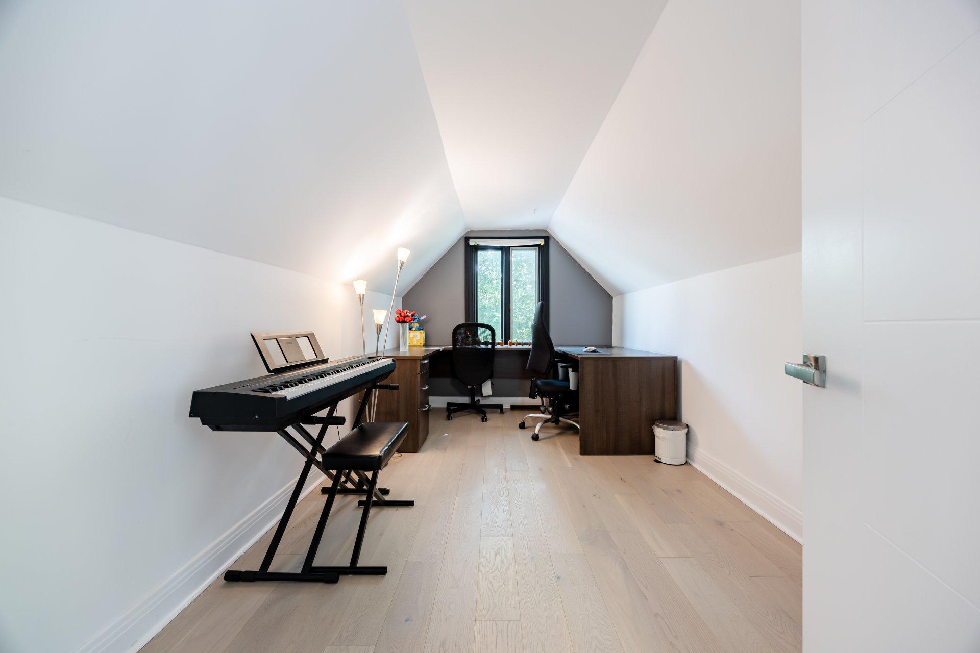 









69


2e Avenue N.

,
Montréal (Pierrefonds-Roxboro),




QC
H8Y2L1

