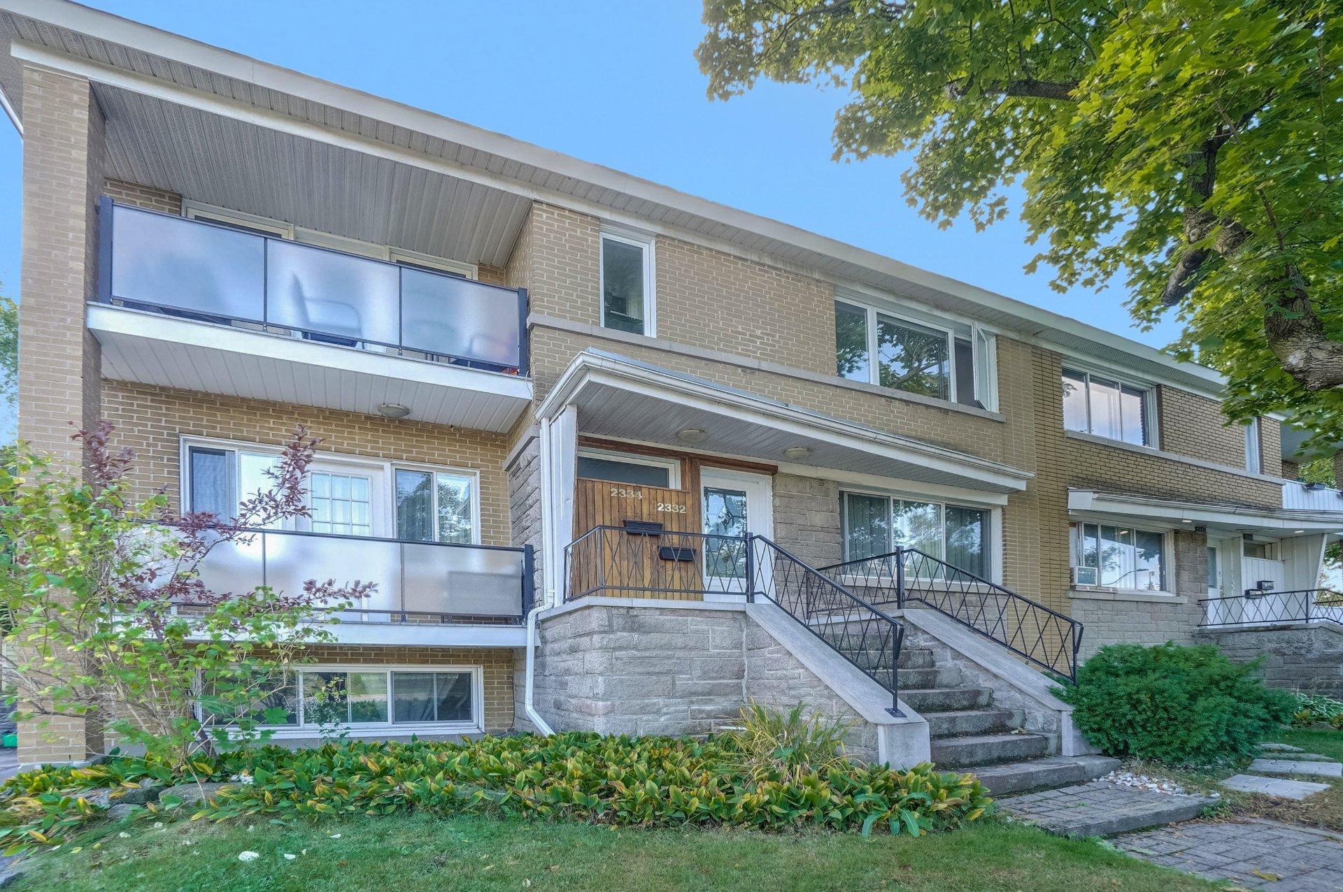 









2332

 - 2334


Ch. de Dunkirk

,
Mont-Royal,




QC
H3R3K8

