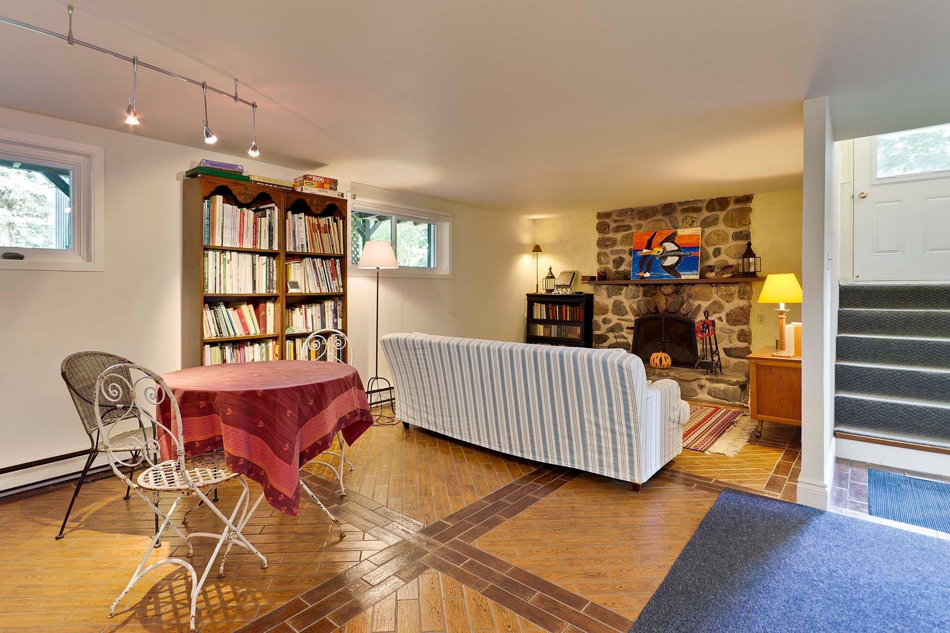 









23


Rue de Bromont

,
Sutton,




QC
J0E2K0

